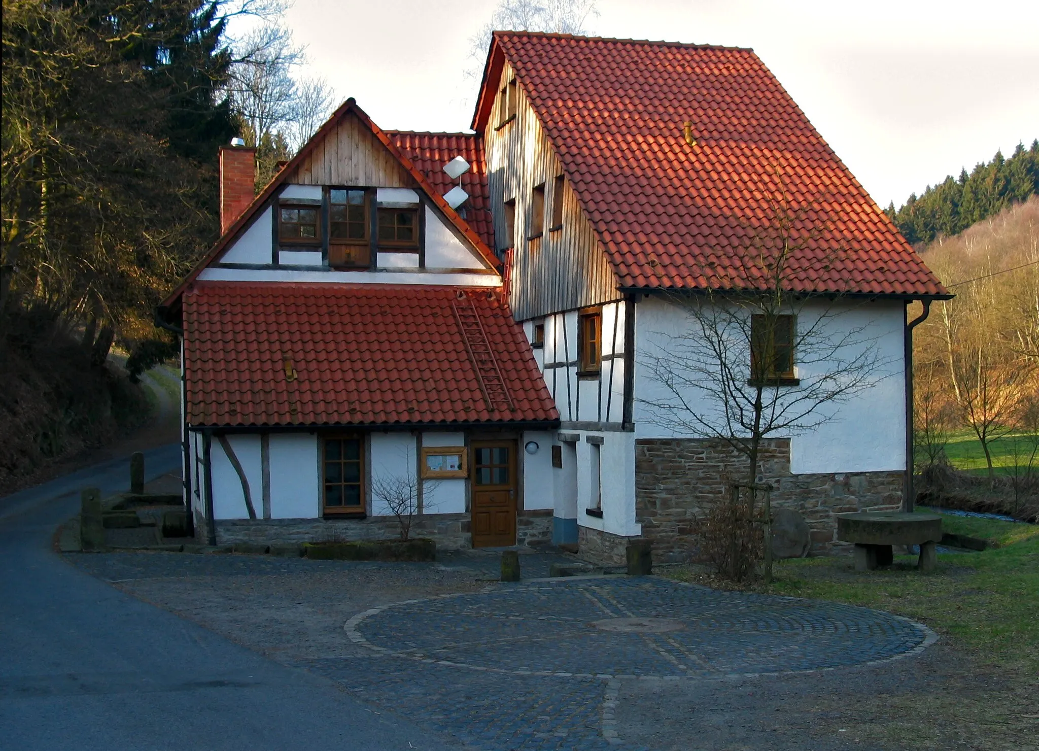 Photo showing: Schule Heesfeld & Heesfelder Mühle
Denkmalnummer 14, Halver (NRW)
Heesfelder Mühle 1, 58553 Halver

51.211647, 7.536088