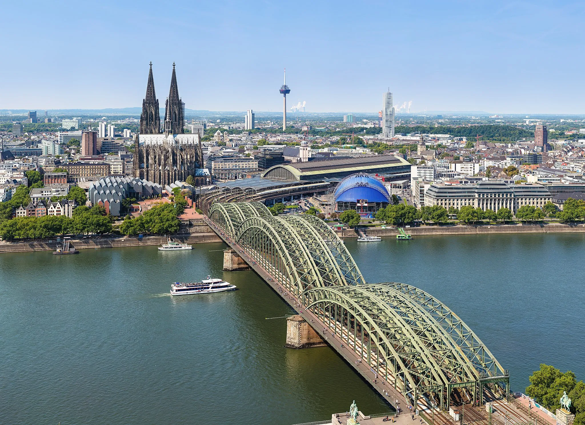 Photo showing: City center of Cologne, Germany.