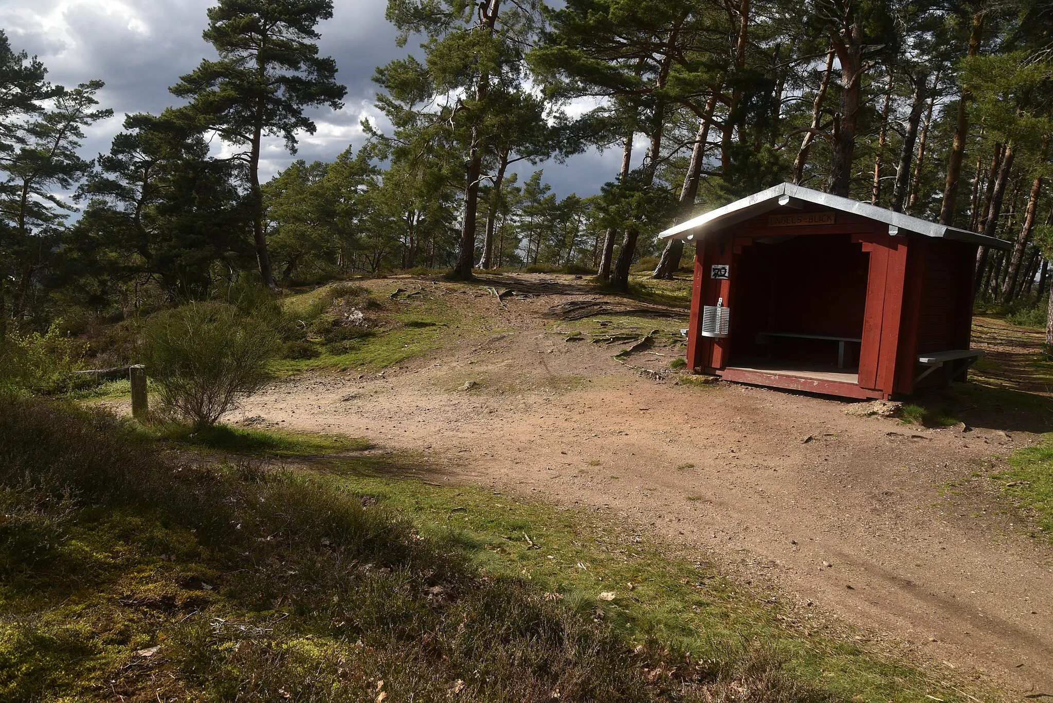 Photo showing: Wooden shelter named Engelsblick in the vicinity of the Leversbach village.