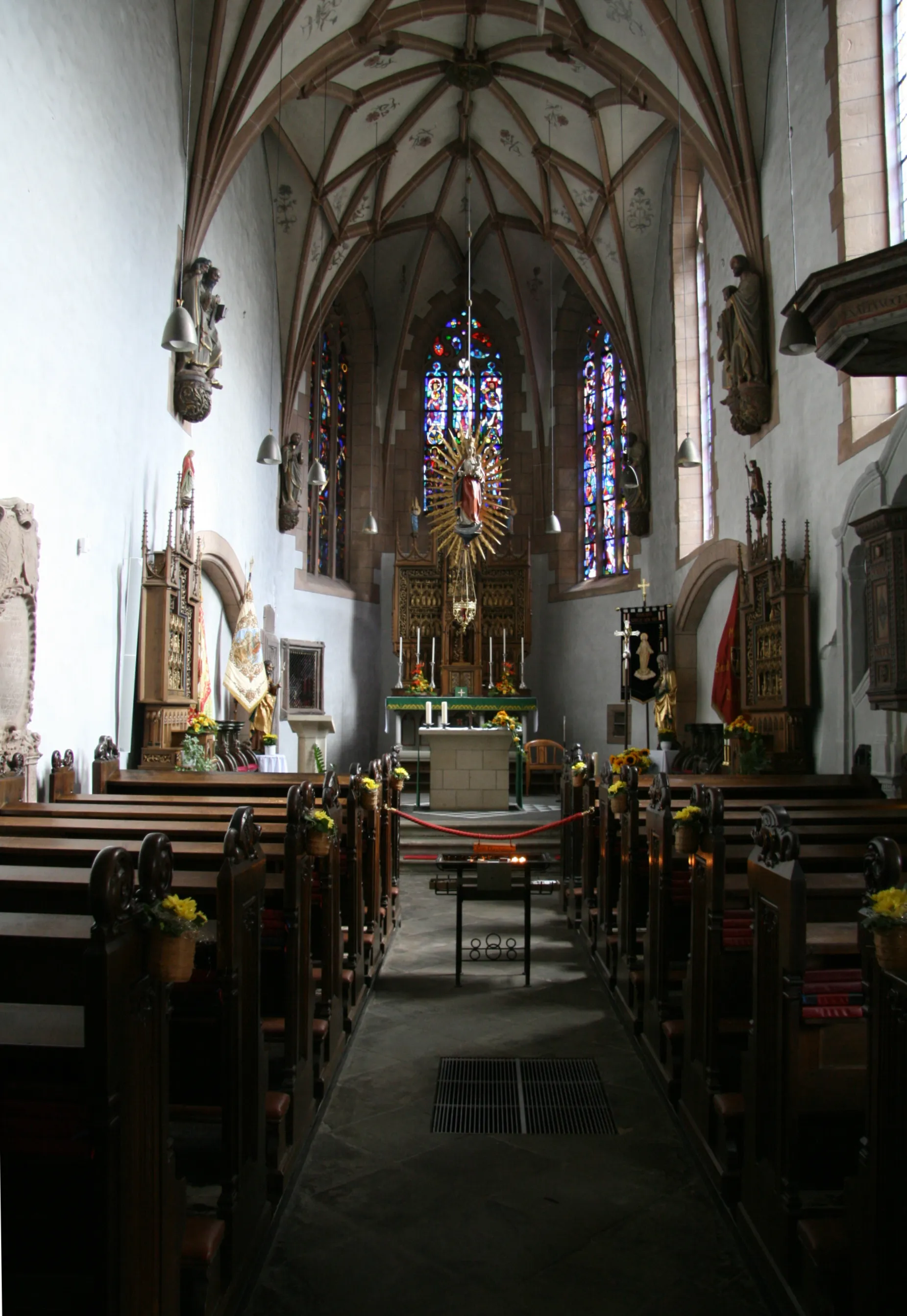 Photo showing: Innenansicht der Pfarrkirche St. Mariä Himmelfahrt in Blankenheim, Ahr