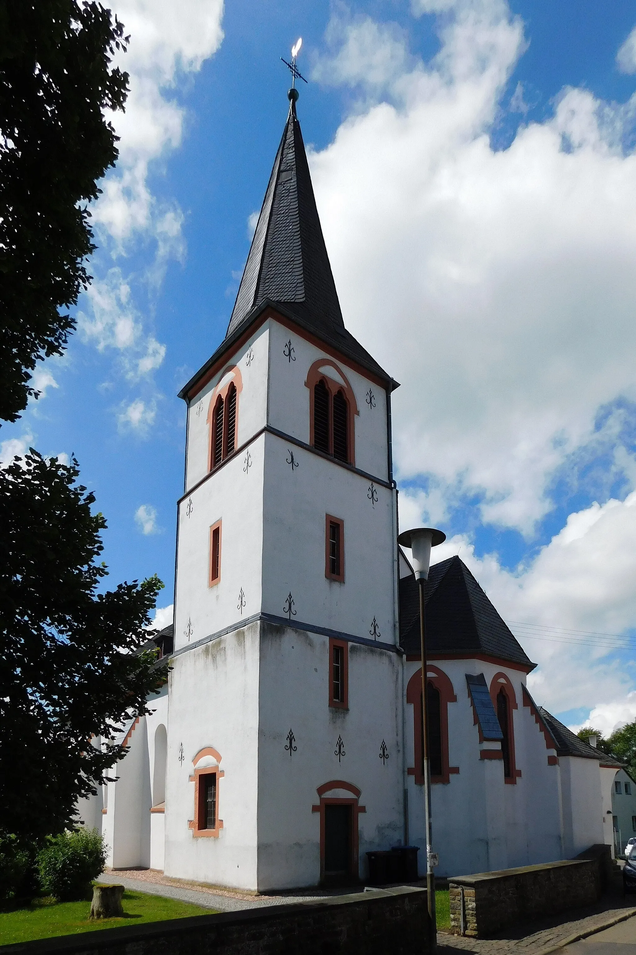 Photo showing: St.-Barbara-Kirche in Hellenthal-Rescheid