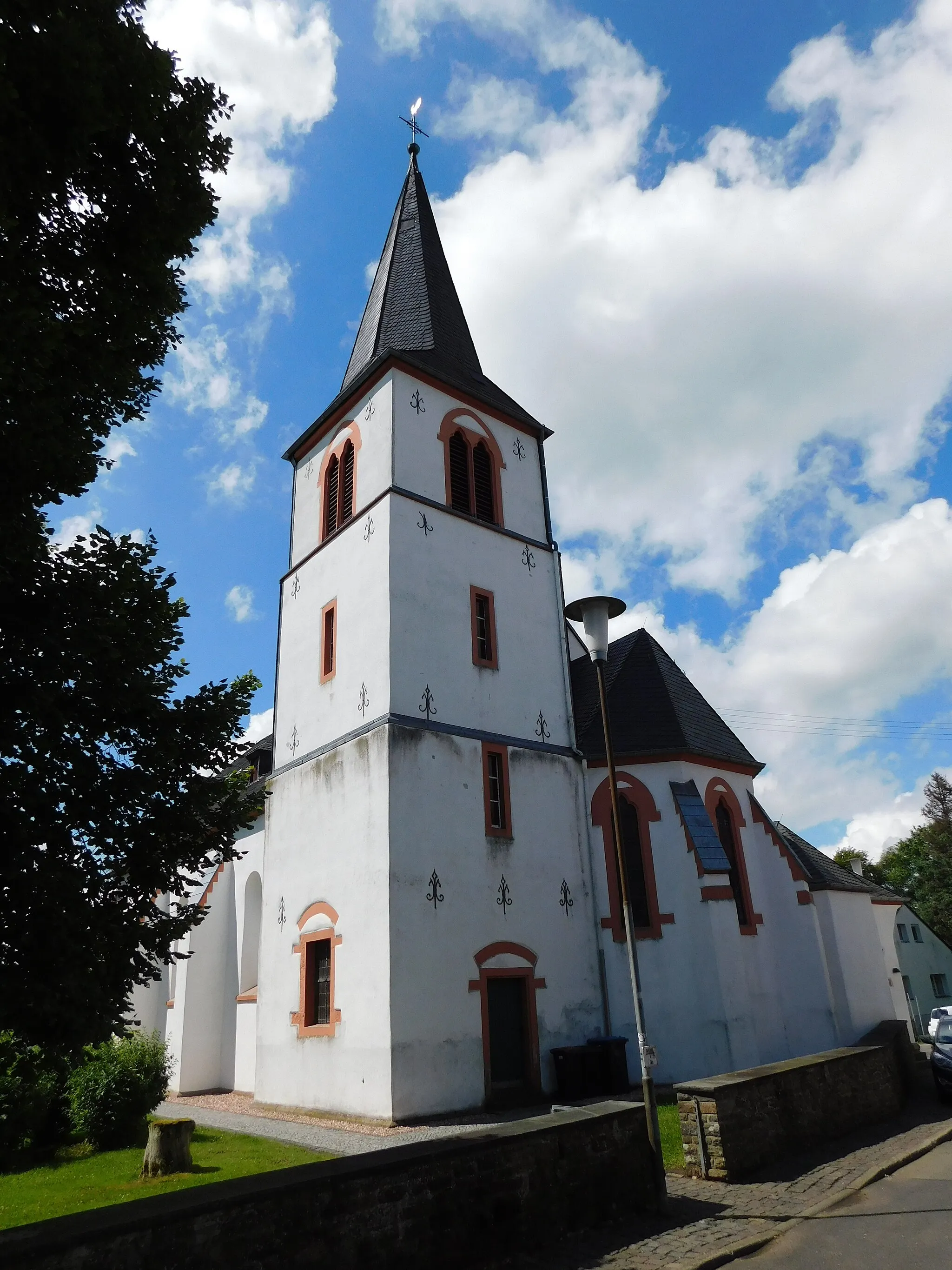 Photo showing: Sankt Barbara Kirche in Hellenthal-Rescheid