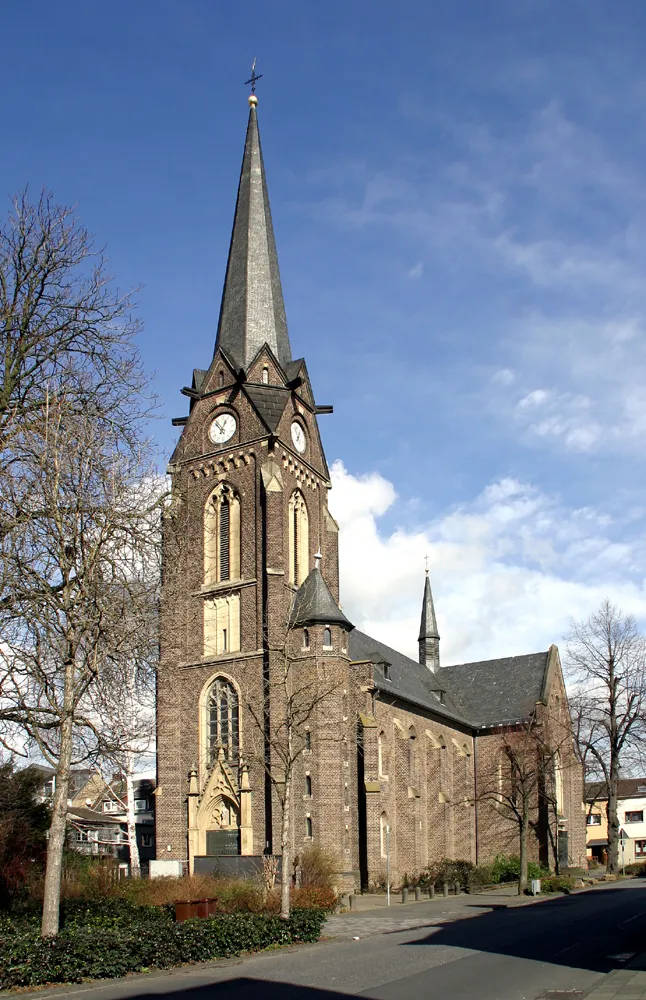 Photo showing: Neugotische Pfarrkirche „St. Mariä Himmelfahrt“ im Troisdorfer Stadtteil Spich