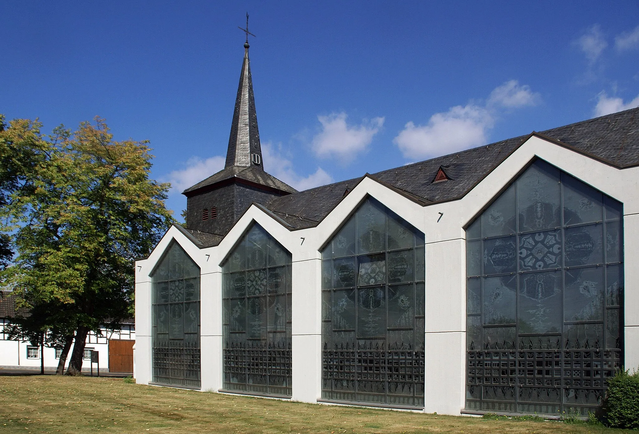 Photo showing: Catholic parish church St. Petrus and Paulus in Ludendorf