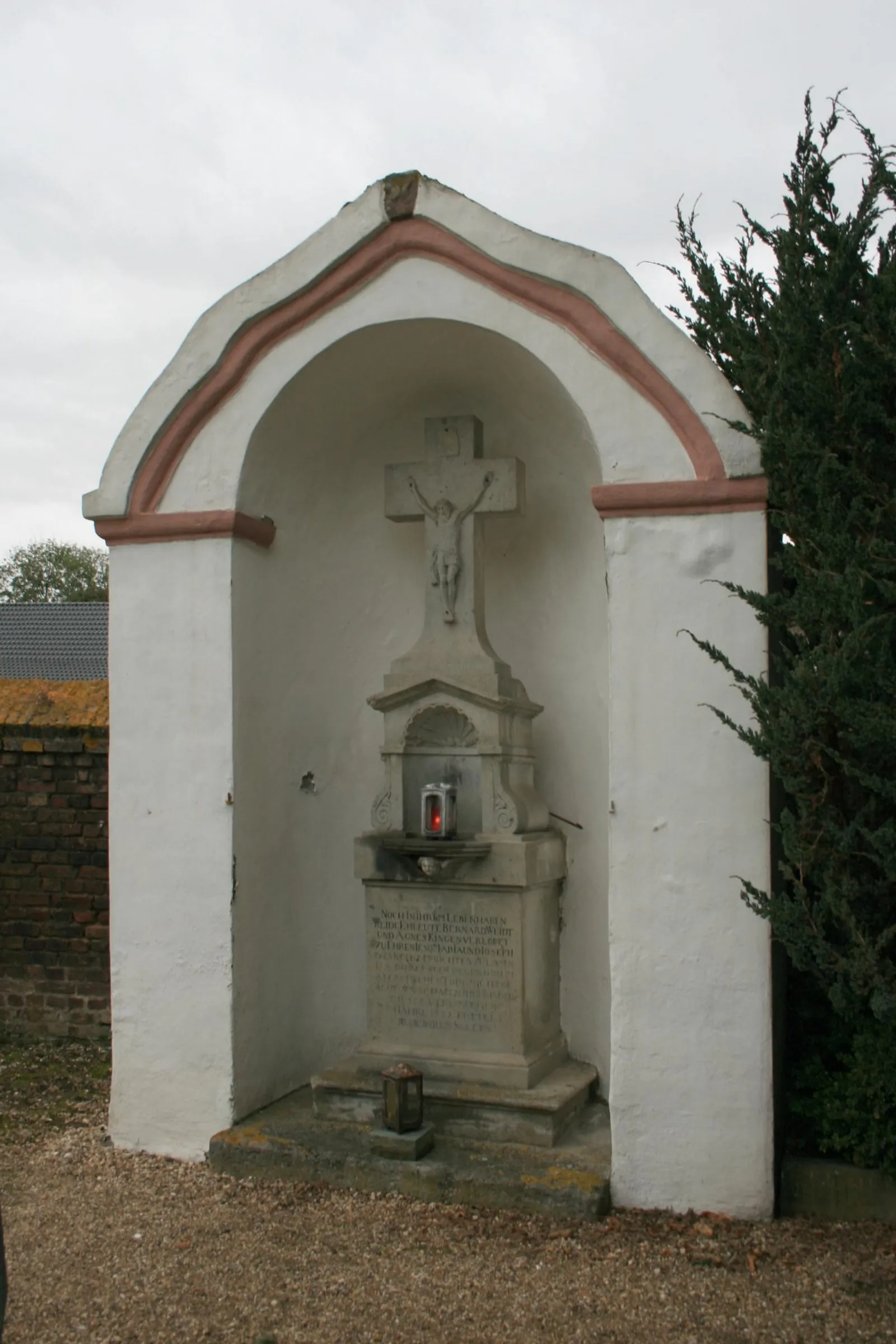 Photo showing: Die Not Gottes auf dem alten Kirchhof in Nörvenich-Wissersheim