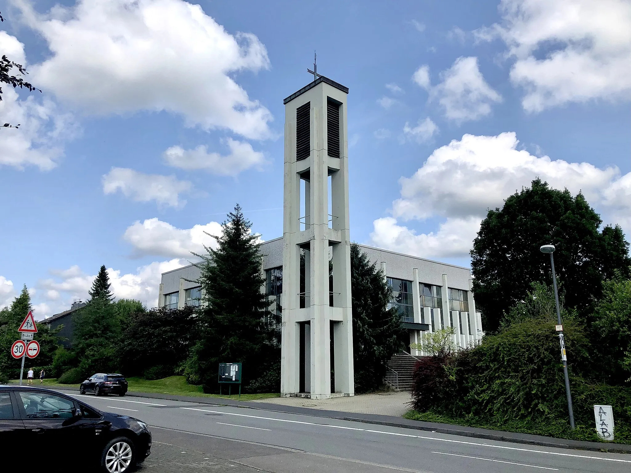 Photo showing: Church of St. Mary Peace in Eikamp (Odenthal, North Rhine-Westphalia, Germany).