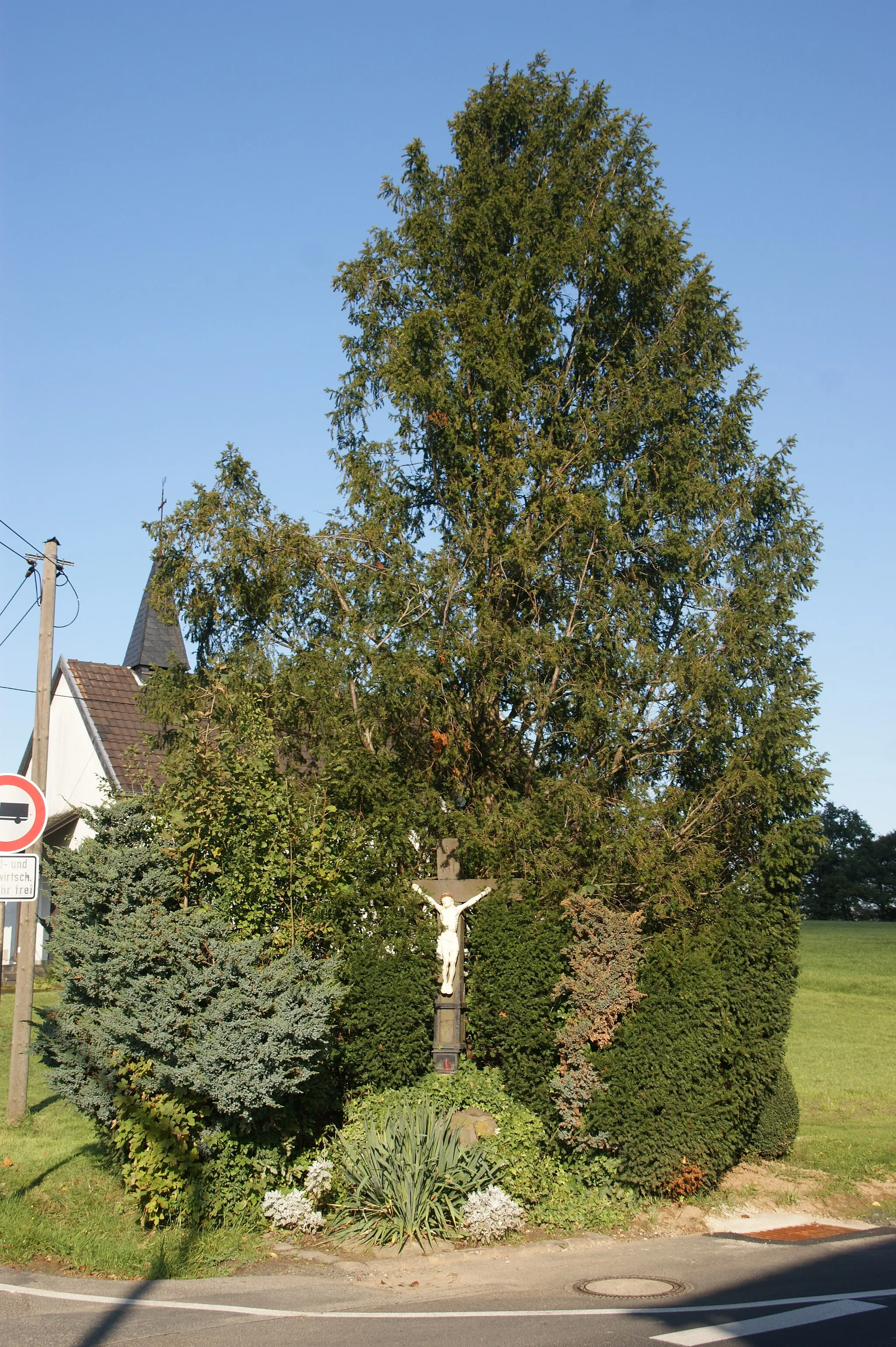Photo showing: Wegekreuz in Sandscheid, Königswinter