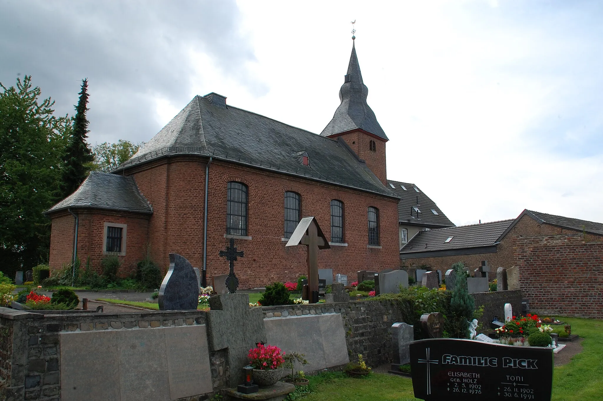 Photo showing: St. Cyriakus in Götzenkirchen, Kerpen