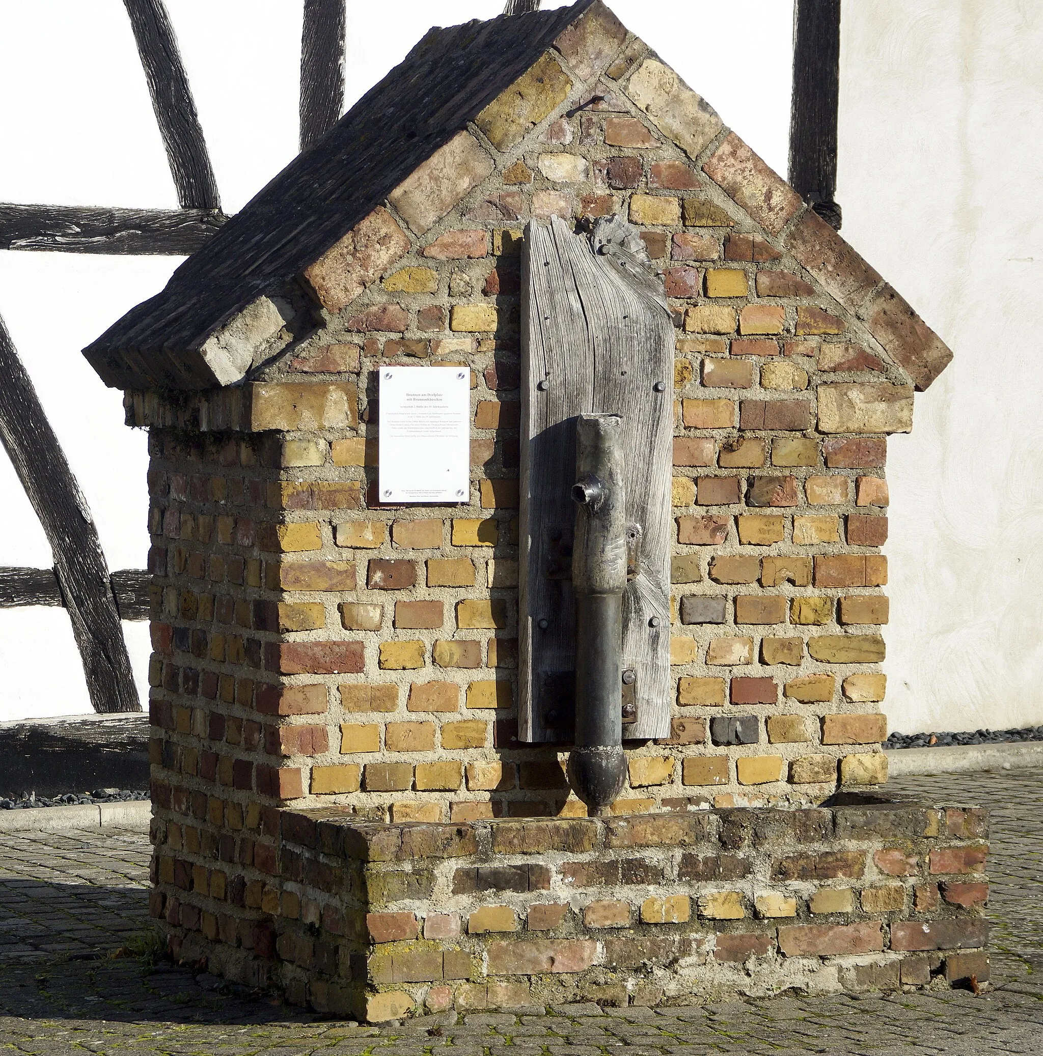 Photo showing: Well house in Oberdrees on the Dorfplatz