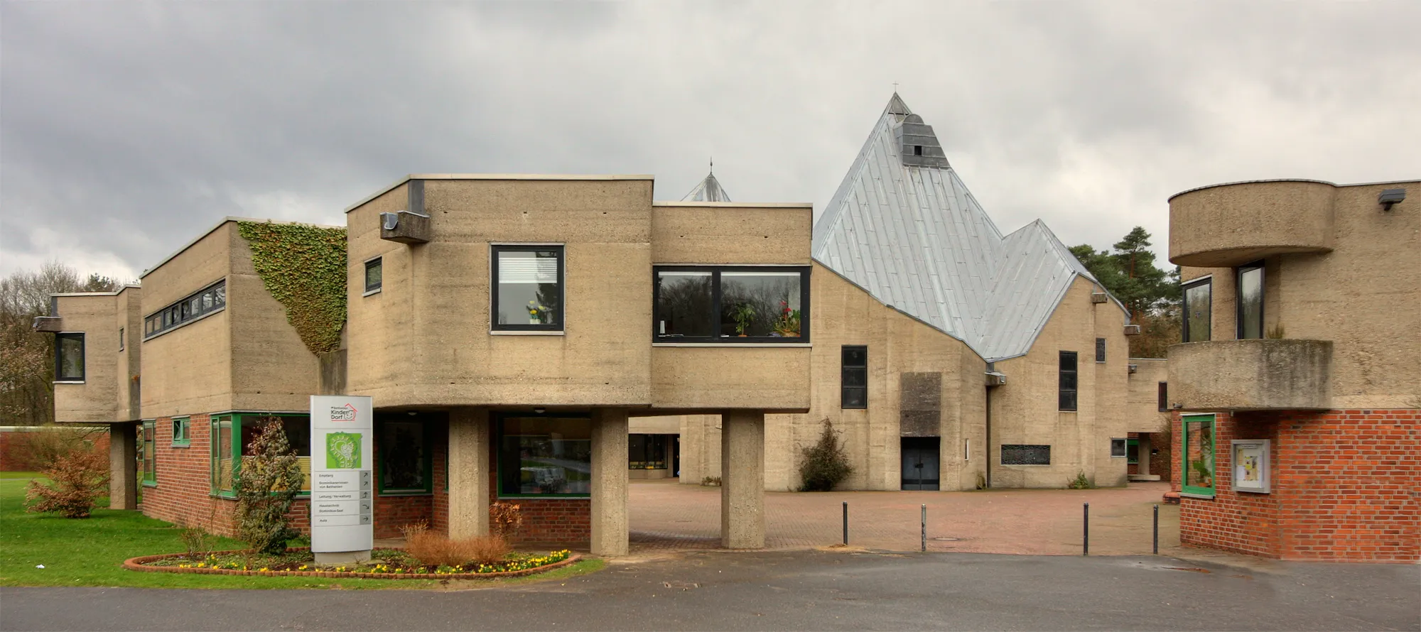 Photo showing: Kinderdorf Bethanien in Bergisch Gladbach-Refrath. Architekt: Gottfried Böhm