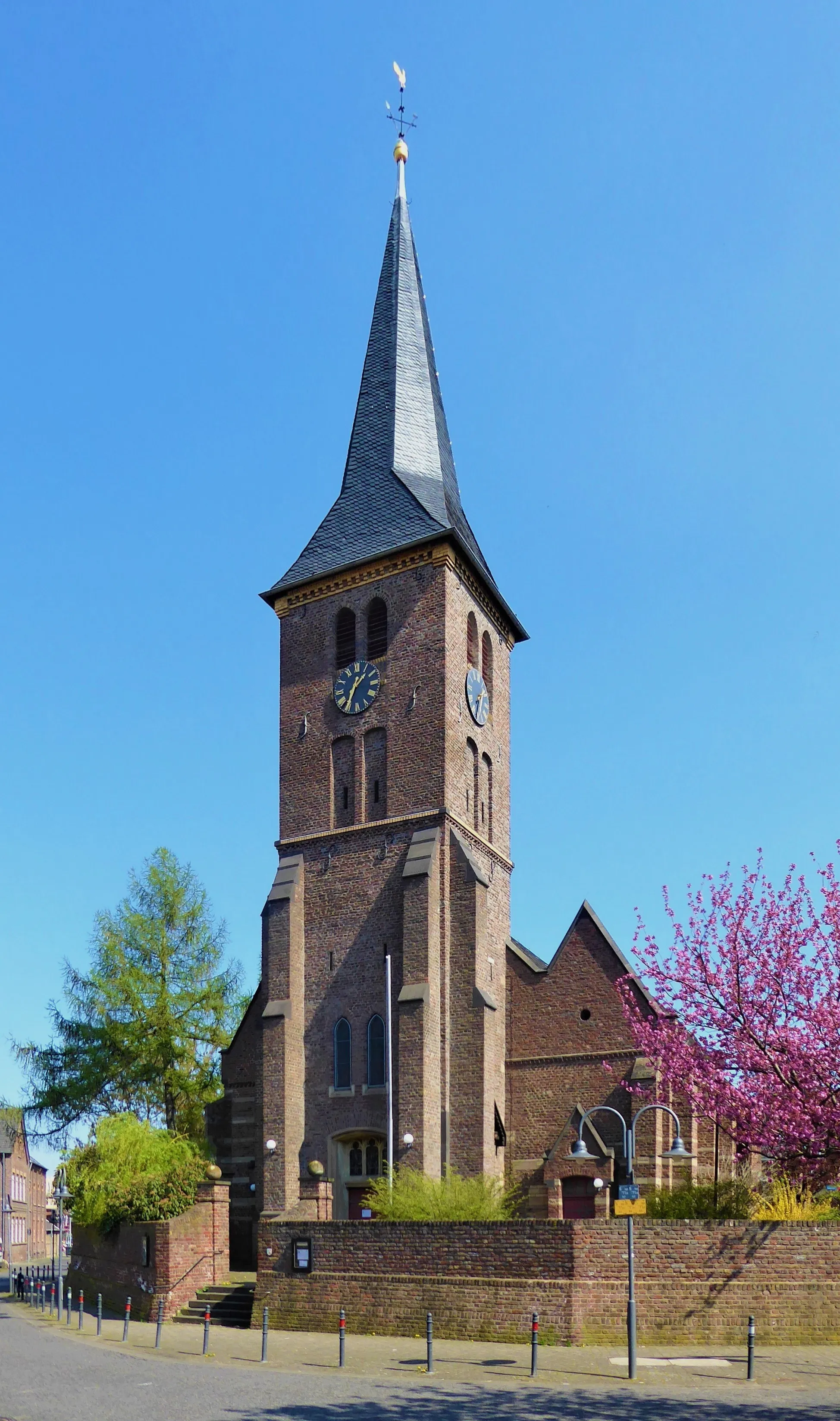 Photo showing: Kirche St. Johann Baptist (Niederaußem)