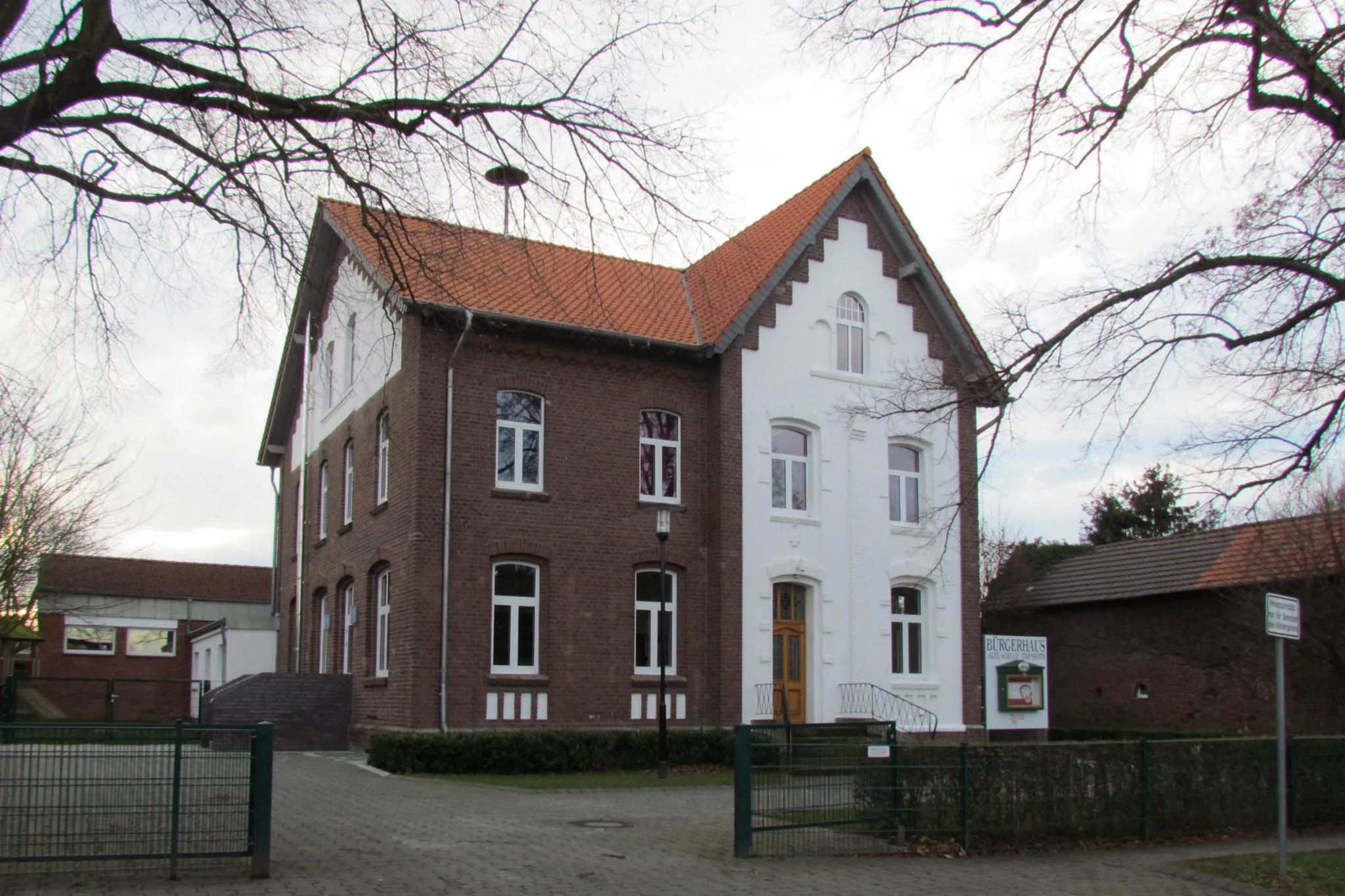Photo showing: Alte Schule von Tripsrath, Bürgerhaus