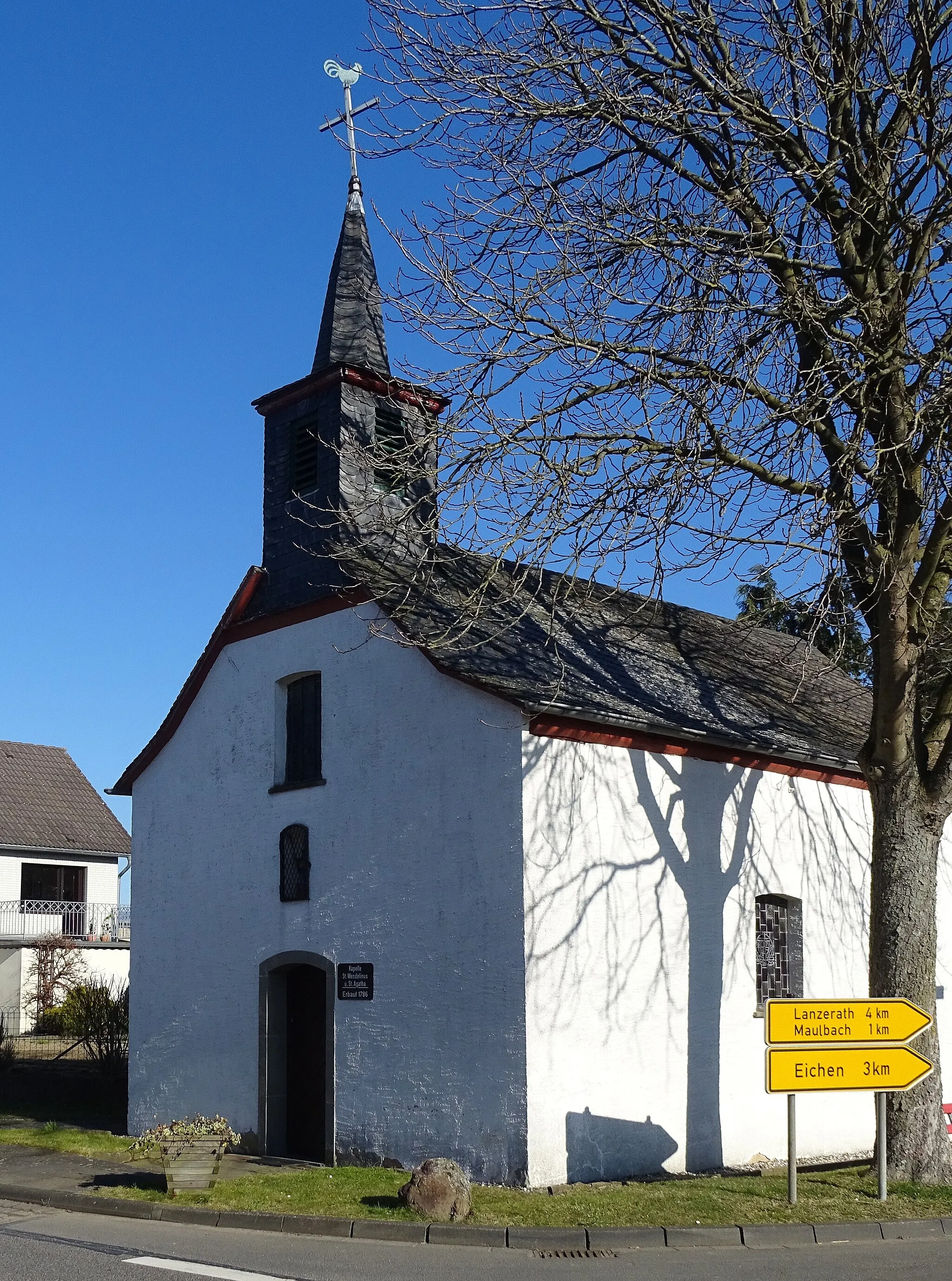 Photo showing: Chapel of St. Wendelinus and St. Agatha in Scheuren, Wendelinusstraße 29: partial view.