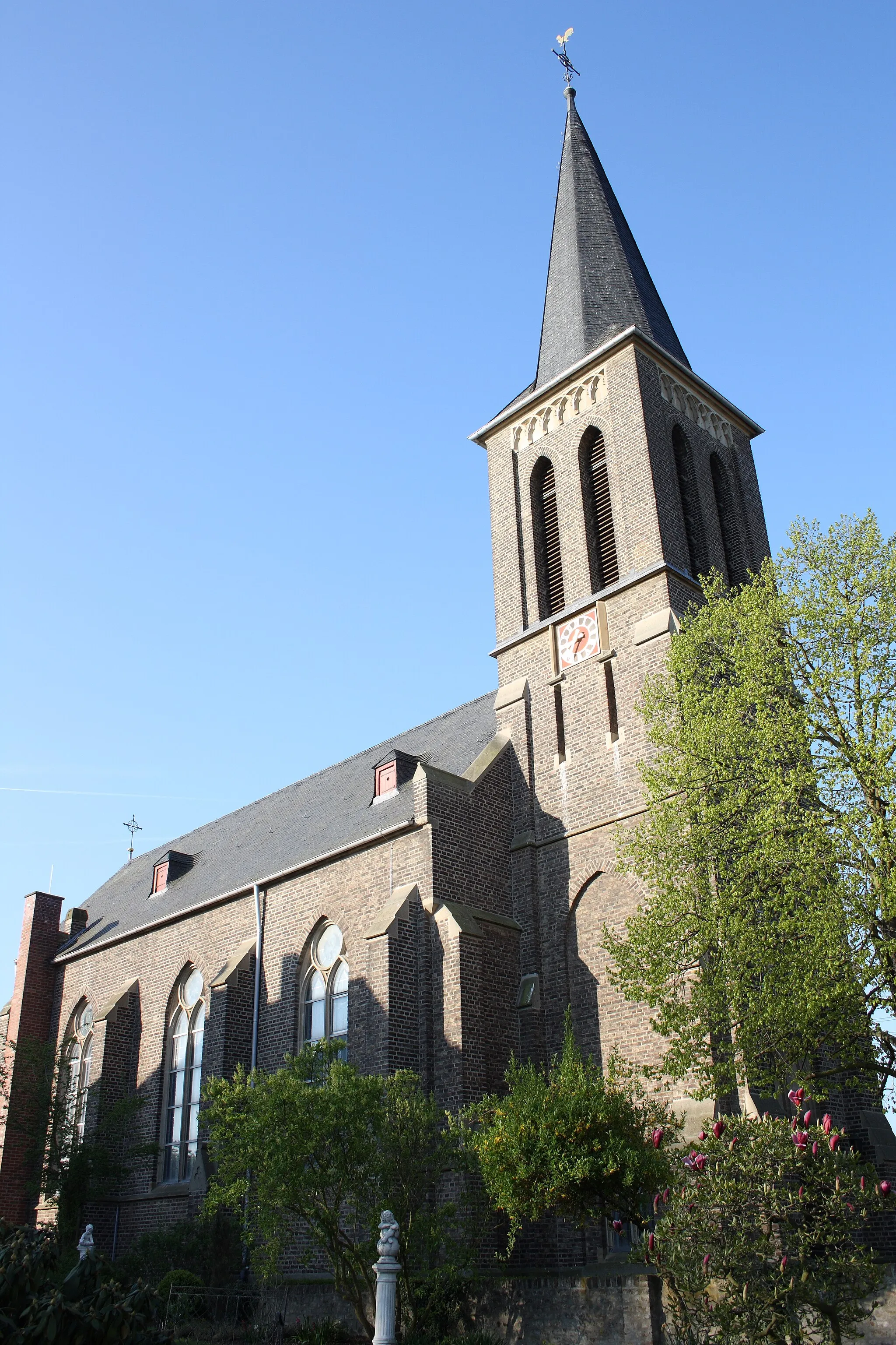 Photo showing: katholische Pfarrkirche St. Antonius in Straßfeld