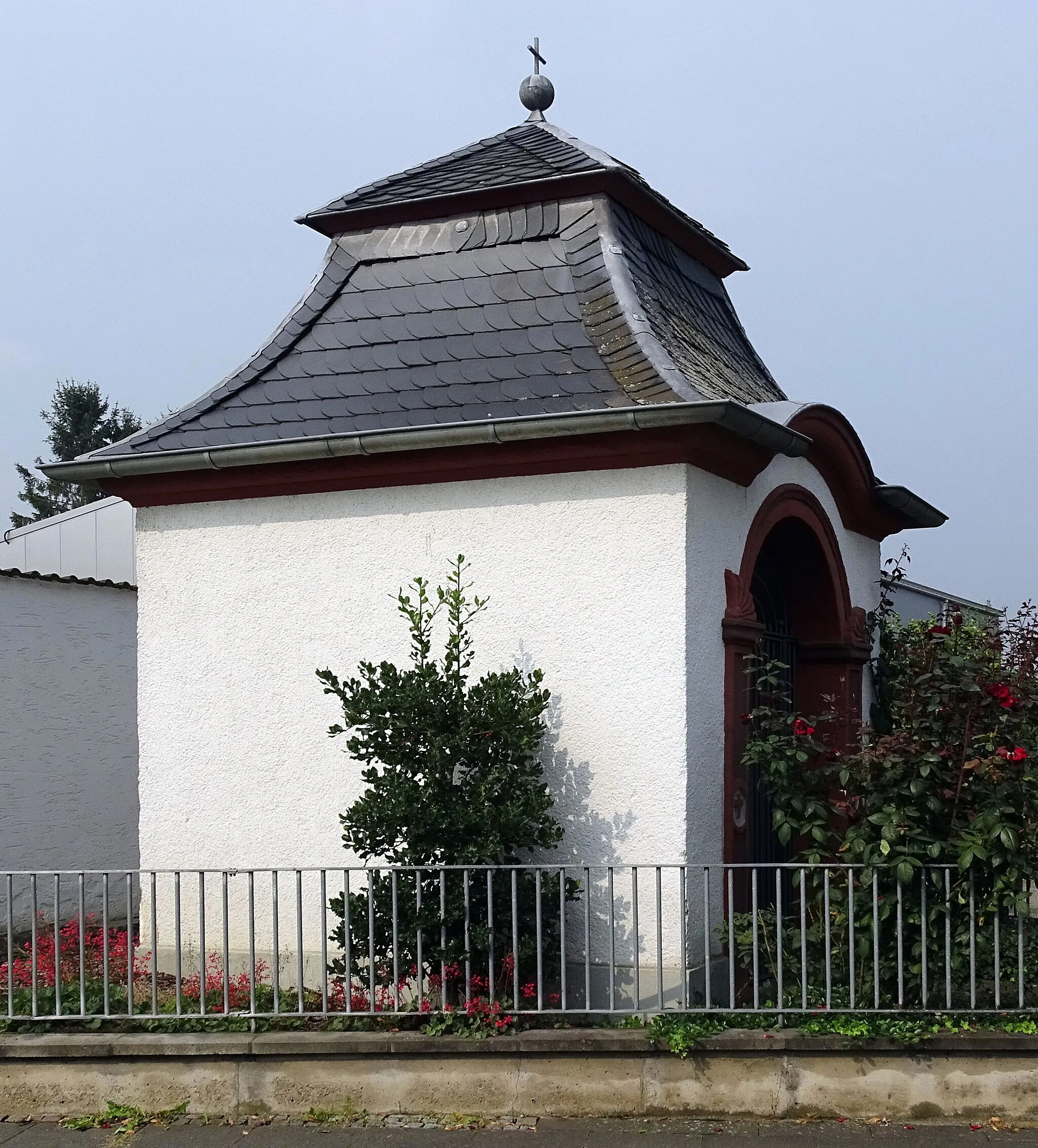 Photo showing: Wayside shrine in Kardorf, Lindenstraße 4