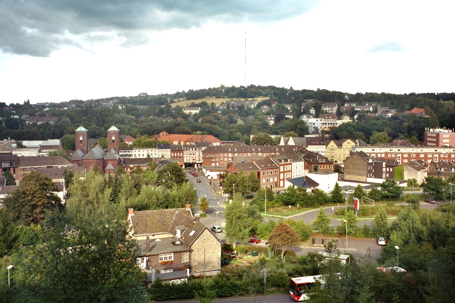 Photo showing: Blick_vom_Fettberg_auf_die_Stadtteile_Mühle_und_Donnerberg_mit_dem_Sender