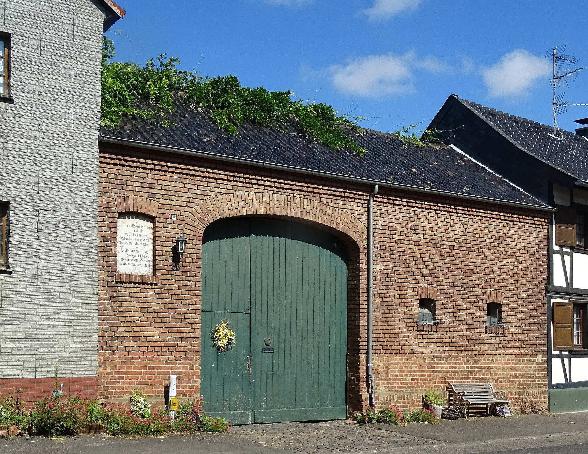 Photo showing: Front gate of the estate in Elsig, Elsiger Straße 56