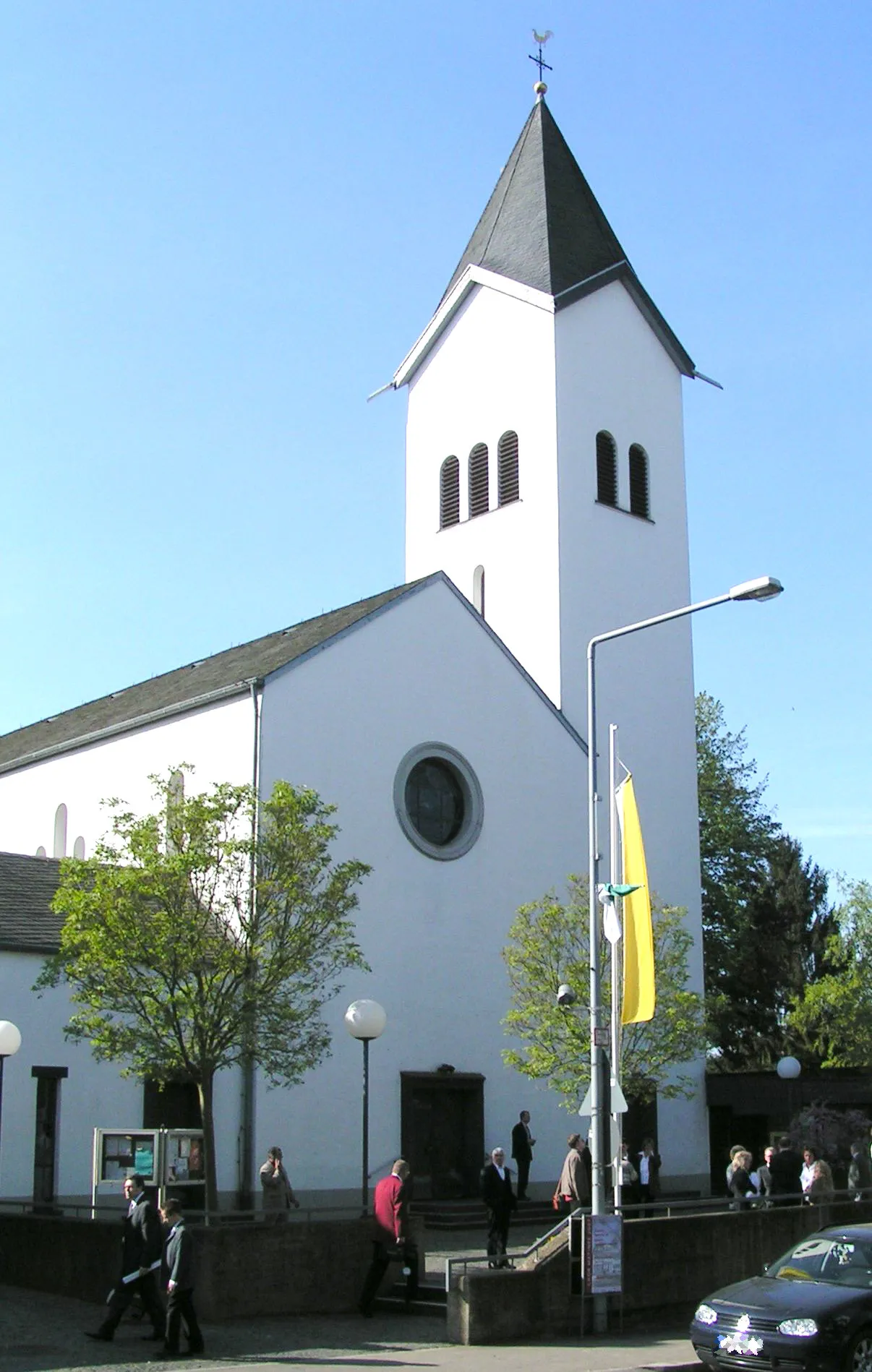 Photo showing: Kirche St. Maria Rosenkranzkönigin in Leverkusen-Quettingen