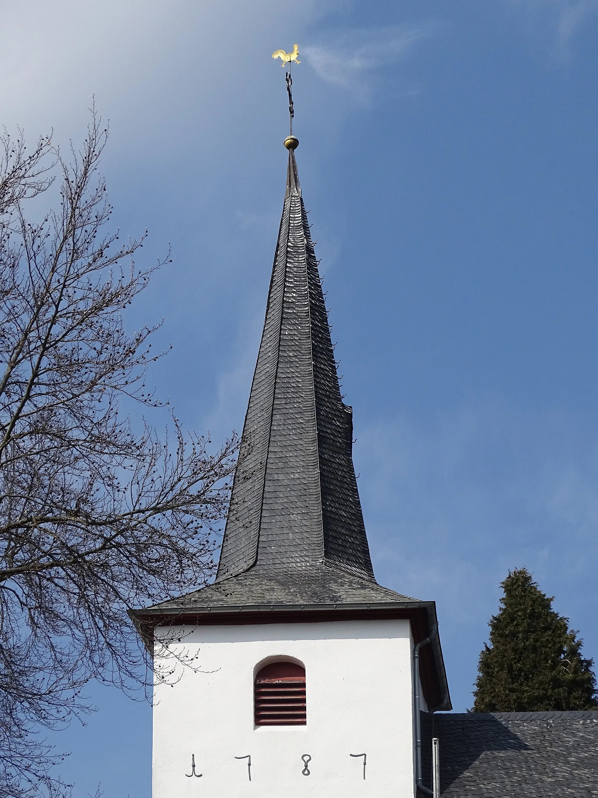 Photo showing: Catholic parish church of St. Margaretha in Neukirchen, Neukirchener Straße 16: partial view of the church tower.