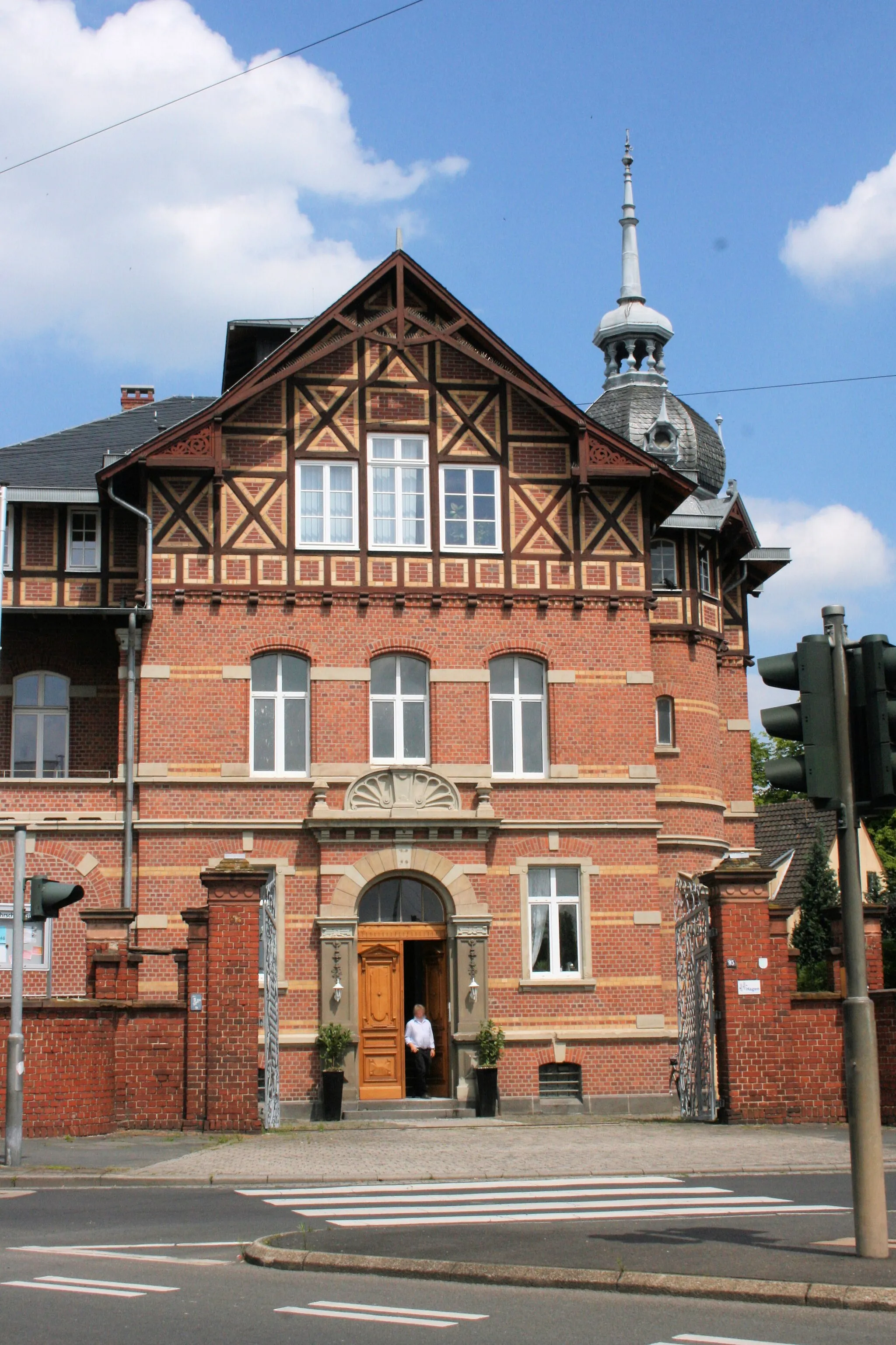 Photo showing: Denkmalgeschütztes Wohnhaus (ehem. Direktorenvilla des Feuerwerkslaboratoriums), Luisenstraße 95, Siegburg