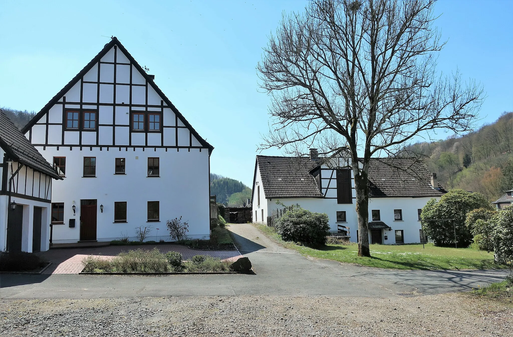 Photo showing: Blick auf Fachwerkhäuser in Hagen-Priorei, Oberkattwinkel 4-8. Schon 1486 wurden im Schatzbuch der Grafschaft Mark in der Bauerschaft Daelebecke die beiden Hanß Katwynkel und Evert Katwynkel mit einer Abgabe von 6 bzw. 2½ Goldgulden genannt.