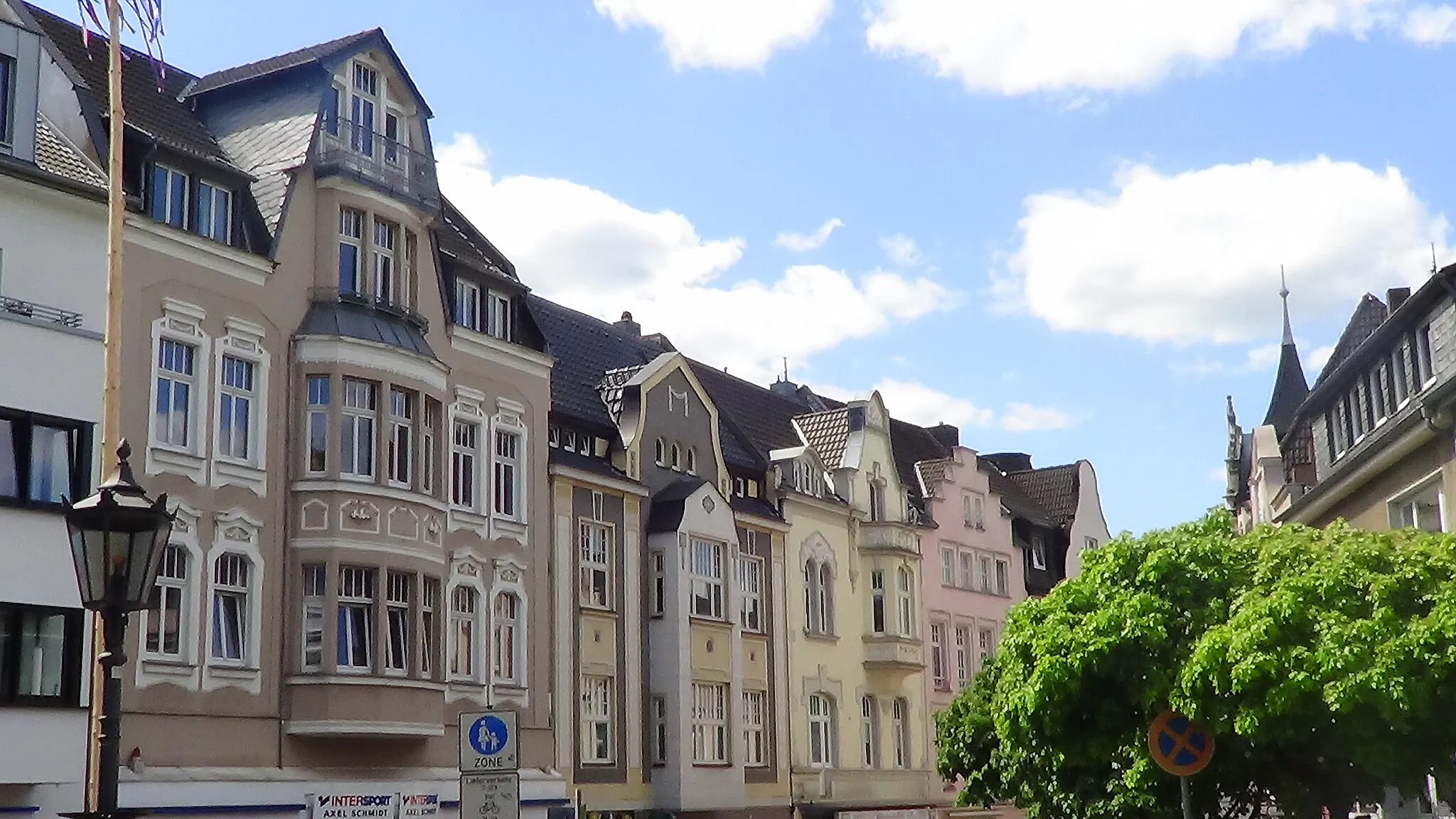 Photo showing: The main street in Bad Honnef, Germany (a detail)