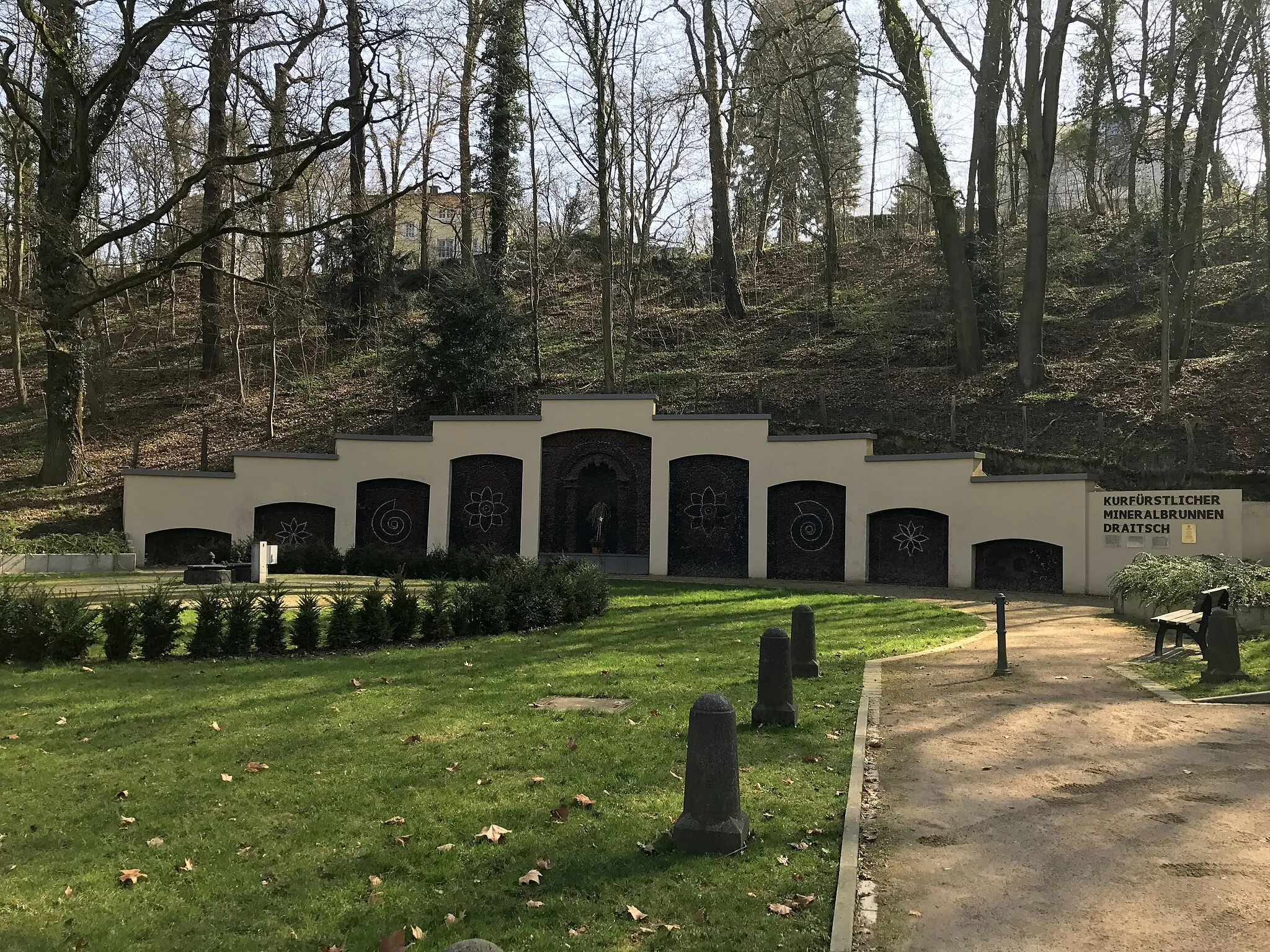 Photo showing: Kurfürstlicher Mineralbrunnen Draitsch in Bonn-Bad Godesberg, Brunnenallee