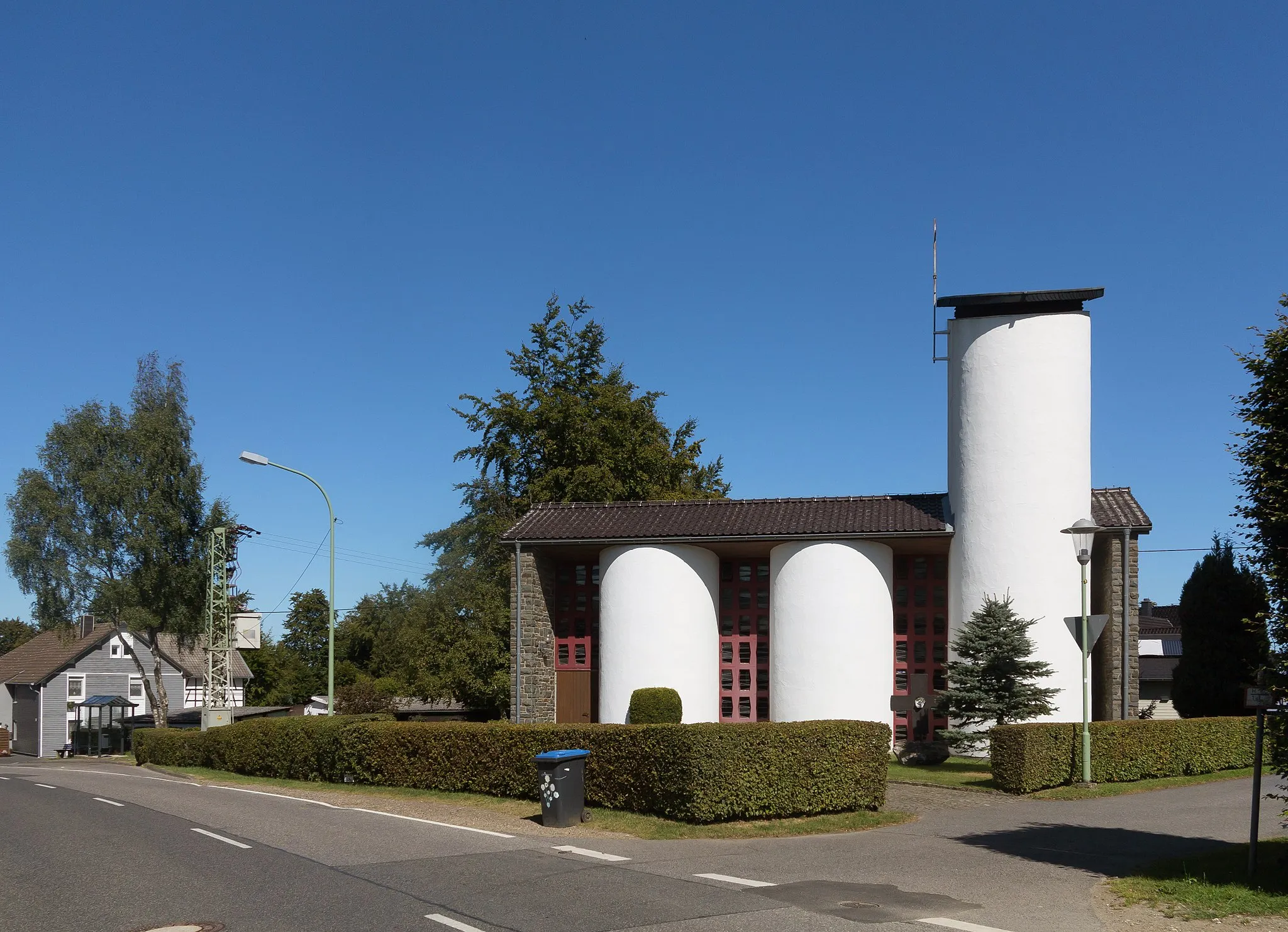 Photo showing: Paustenbach, street view: the Paustenbacher Strasse