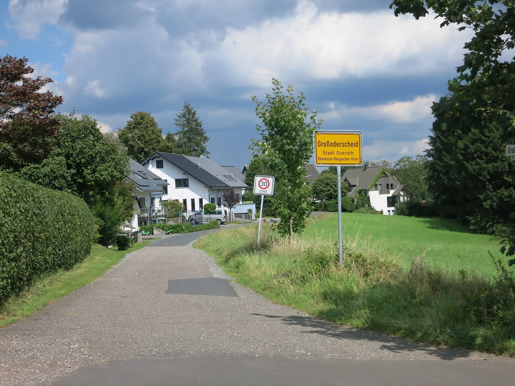 Photo showing: Wegweiser Großoderscheid (Overath-Marialinden)