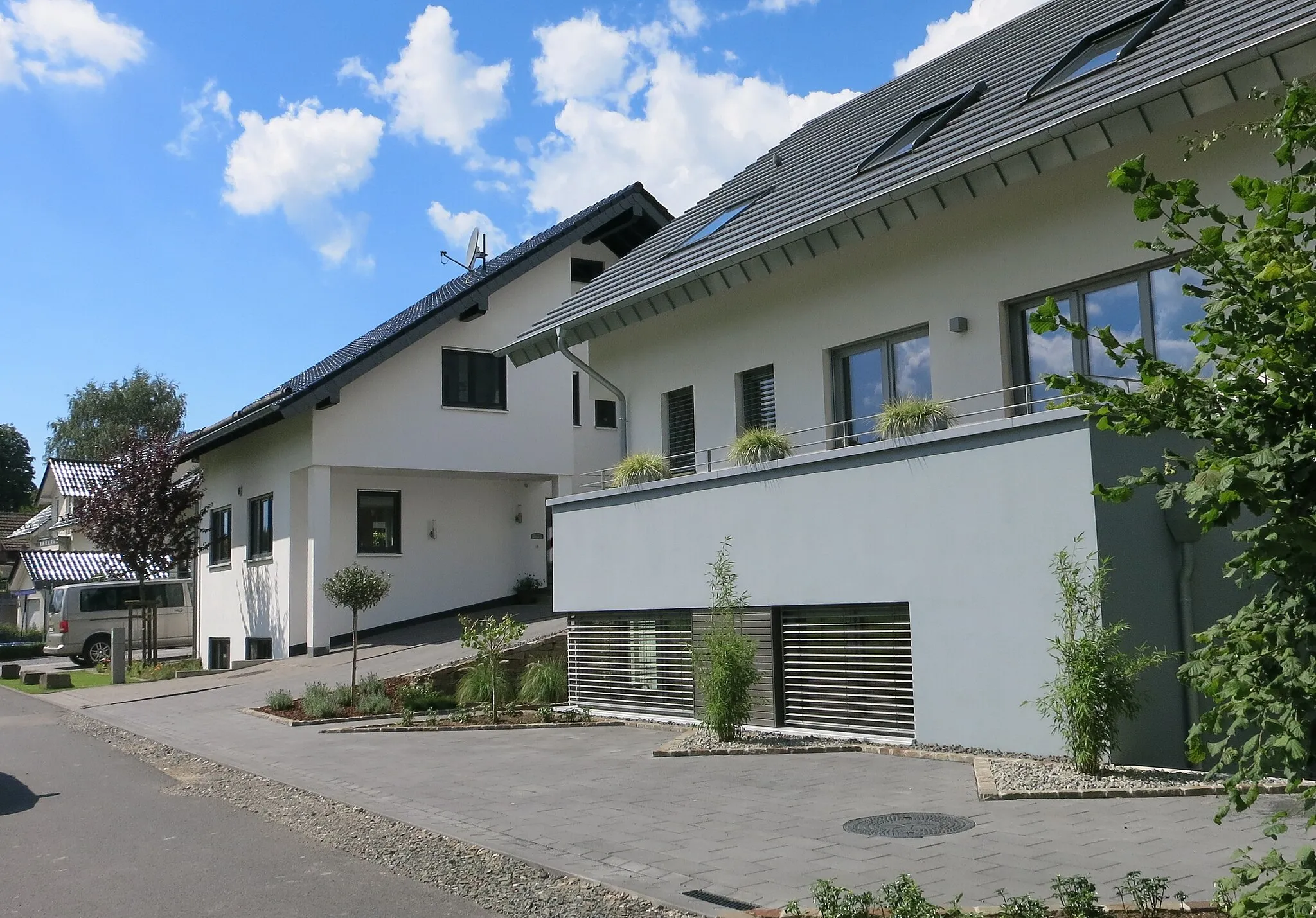Photo showing: Moderne Einzelhäuser in Großoderscheid (Overath-Marialinden)