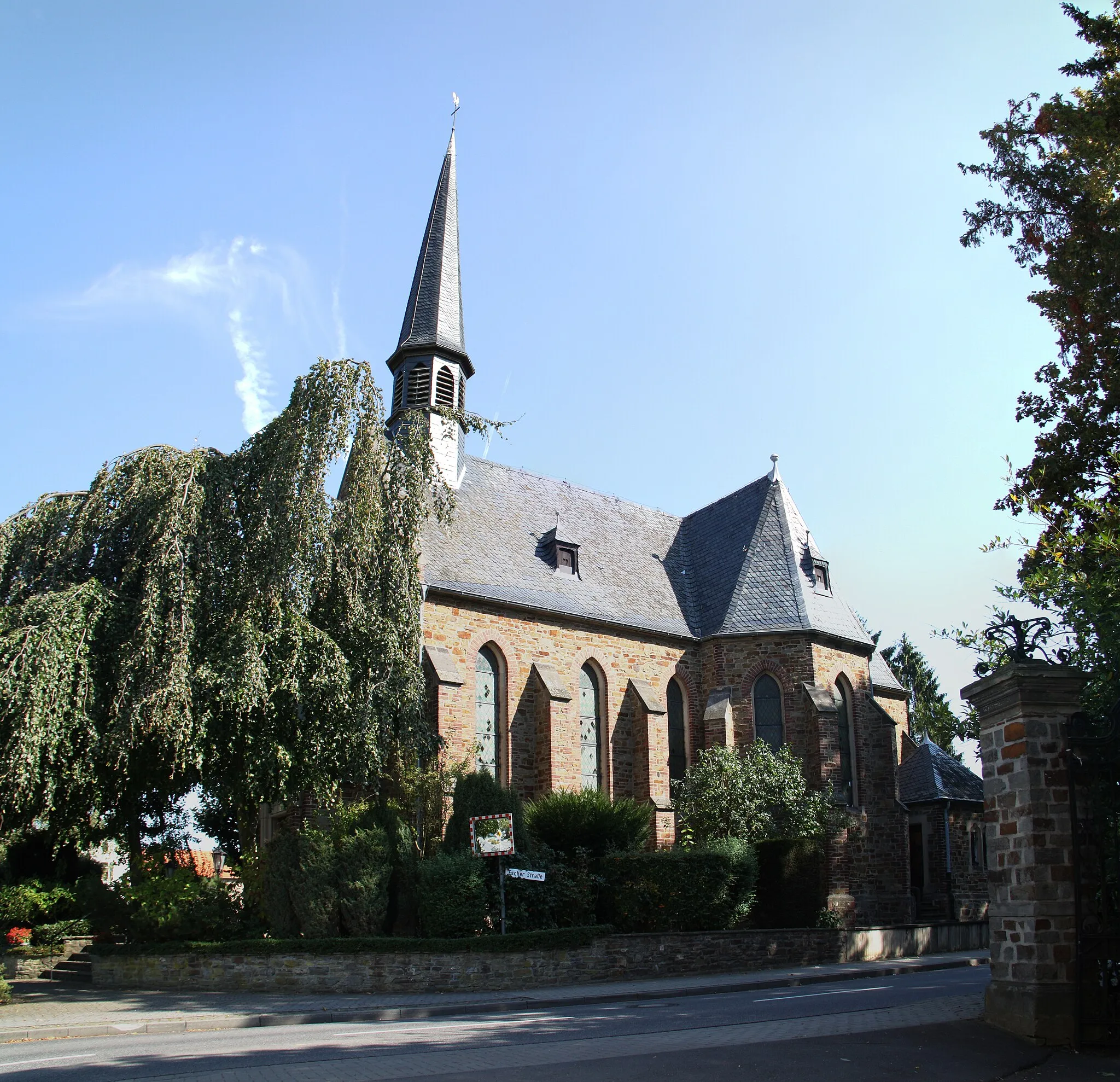 Photo showing: Vettelhoven (Gemeinde Grafschaft, Rheinland-Pfalz), Heilig-Kreuz-Kapelle, zusammengesetzt aus zwei Einzelbildern