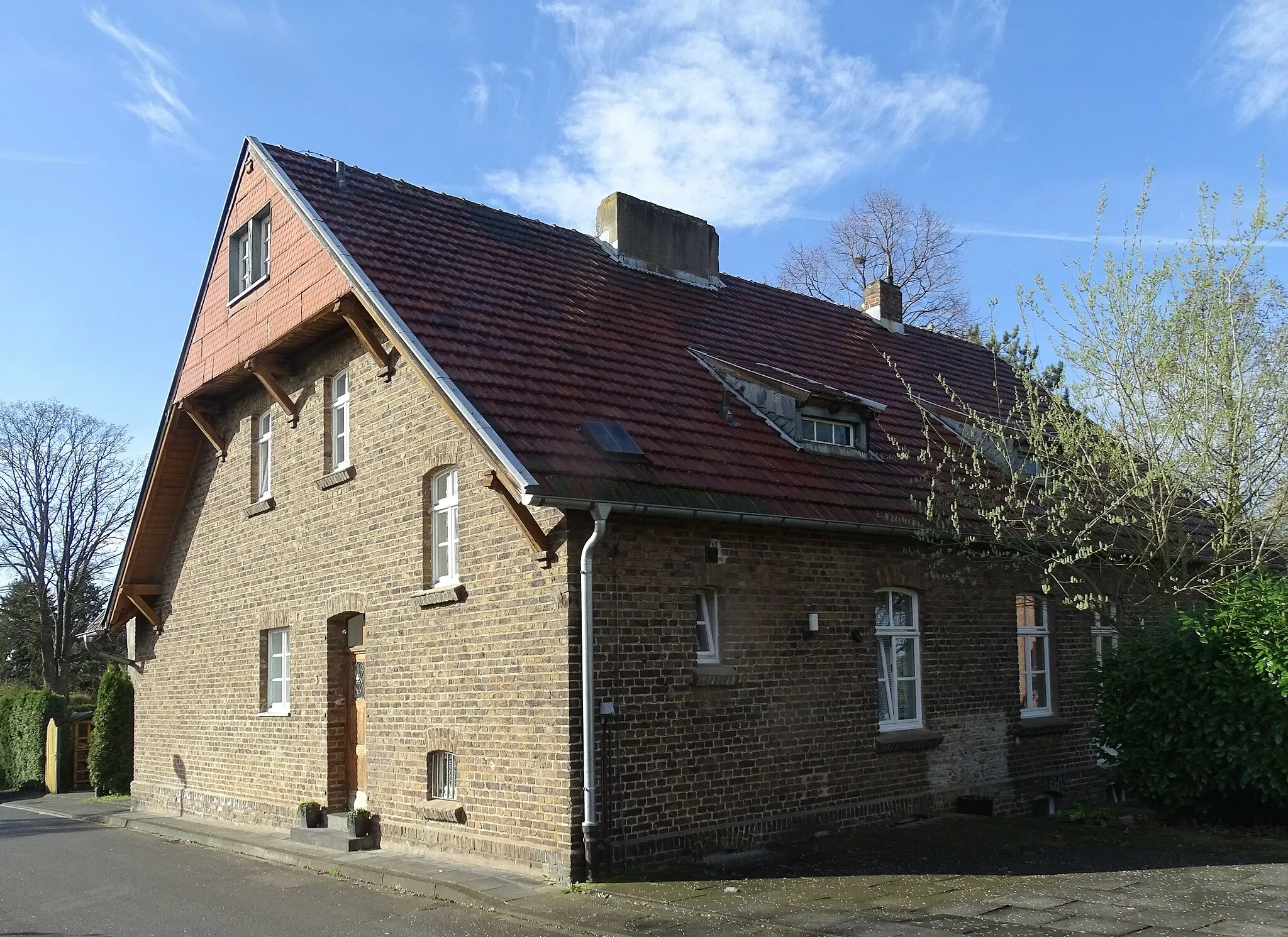 Photo showing: Former school house in Wüschheim, Hauffstraße 3