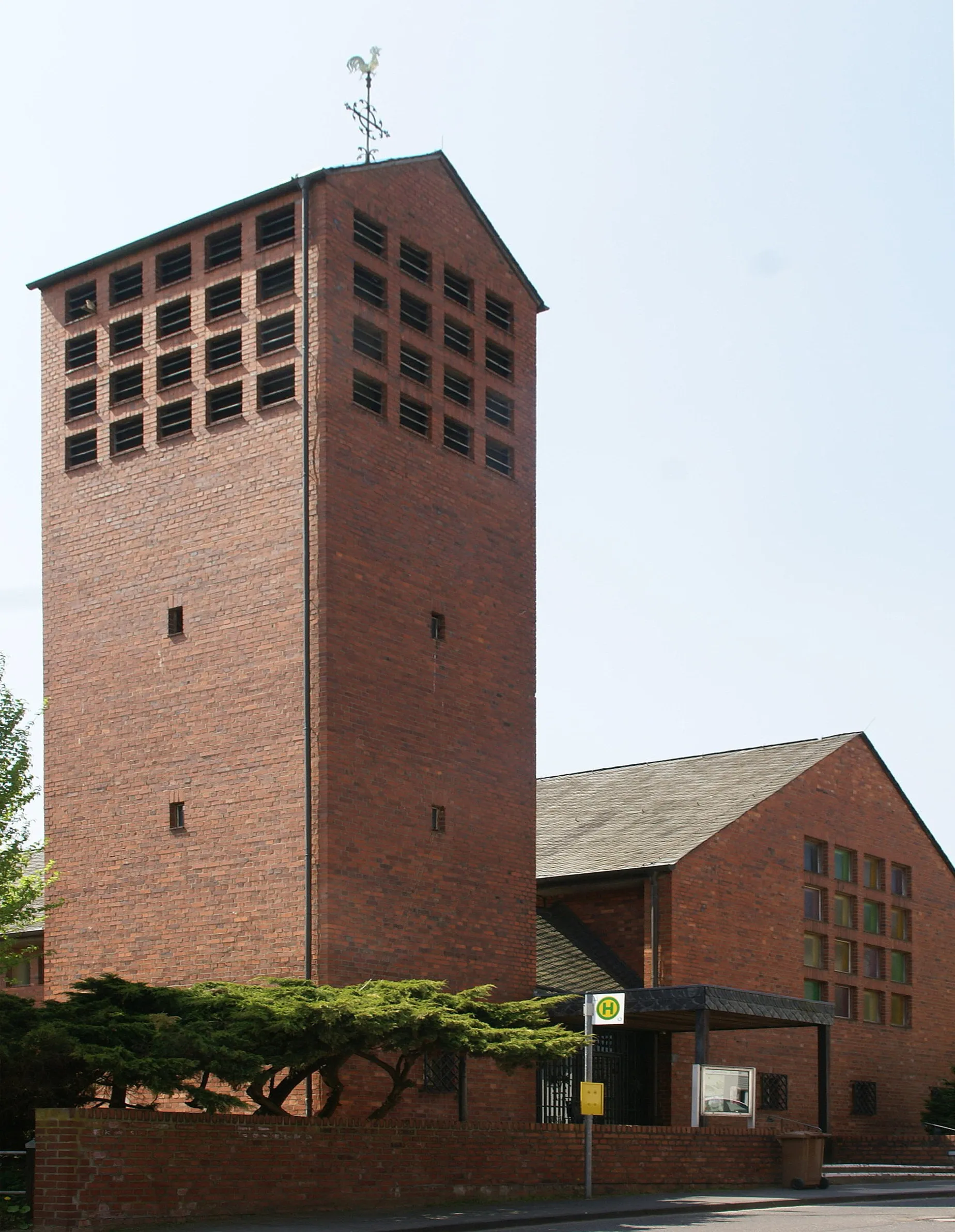 Photo showing: The catholic parish church St. Maria Hilf in Volmershoven-Heidgen