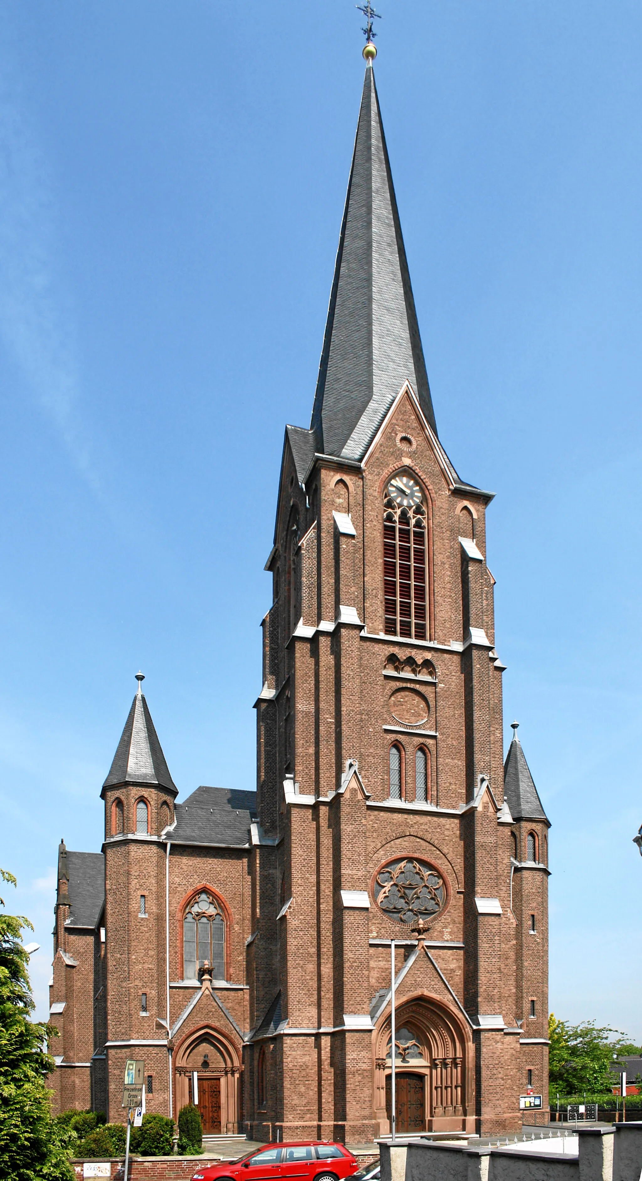 Photo showing: Köln-Porz-Zündorf, Germany. Roman-catholic church Birth of Mary, view from South-East.