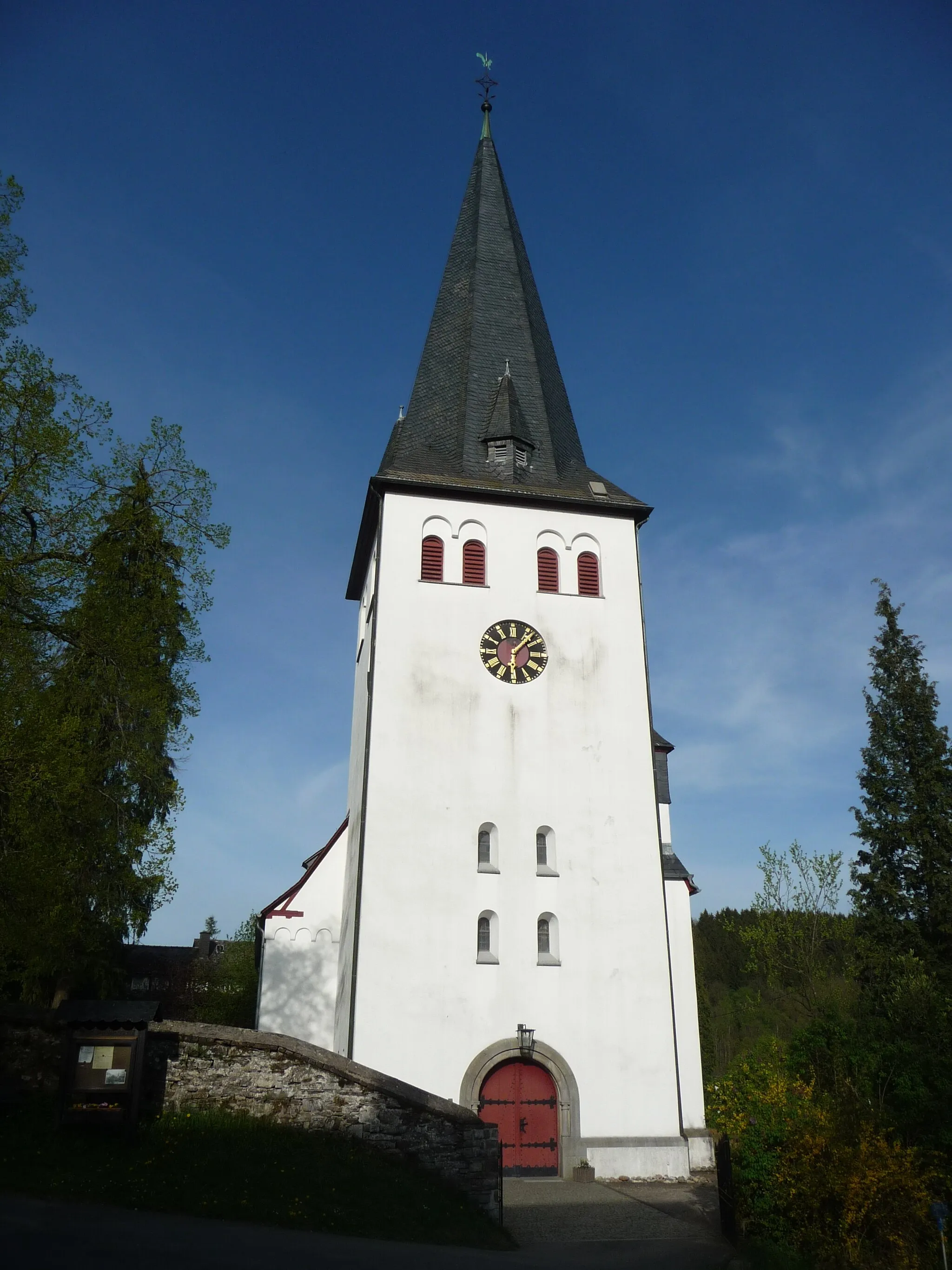 Photo showing: Die evangelisch-reformierte Kirche ist ein denkmalgeschütztes Kirchengebäude in Oberholzklau, einem Stadtteil von Freudenberg im Kreis Siegen-Wittgenstein in Nordrhein-Westfalen.