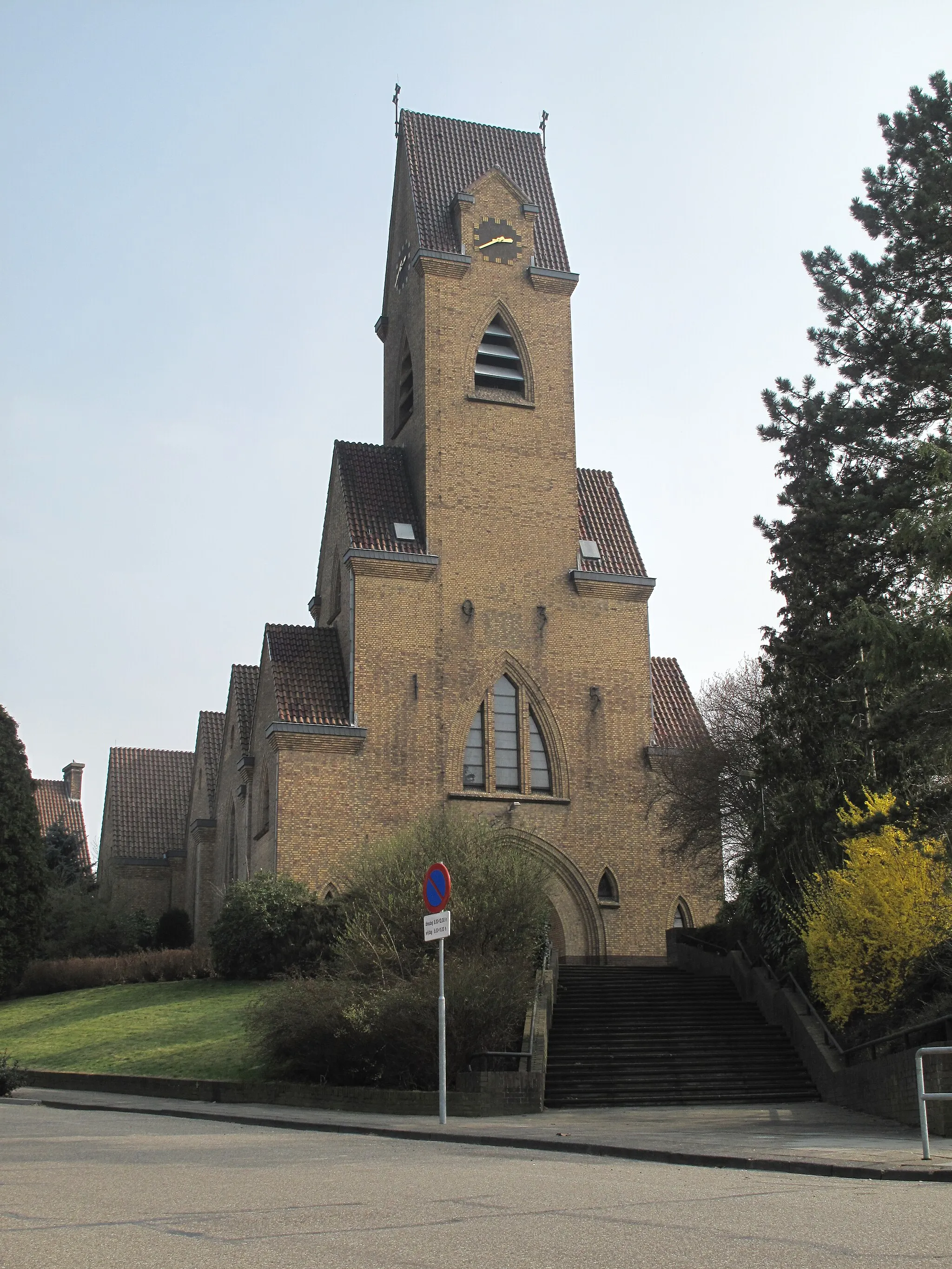 Photo showing: Bingelrade, church