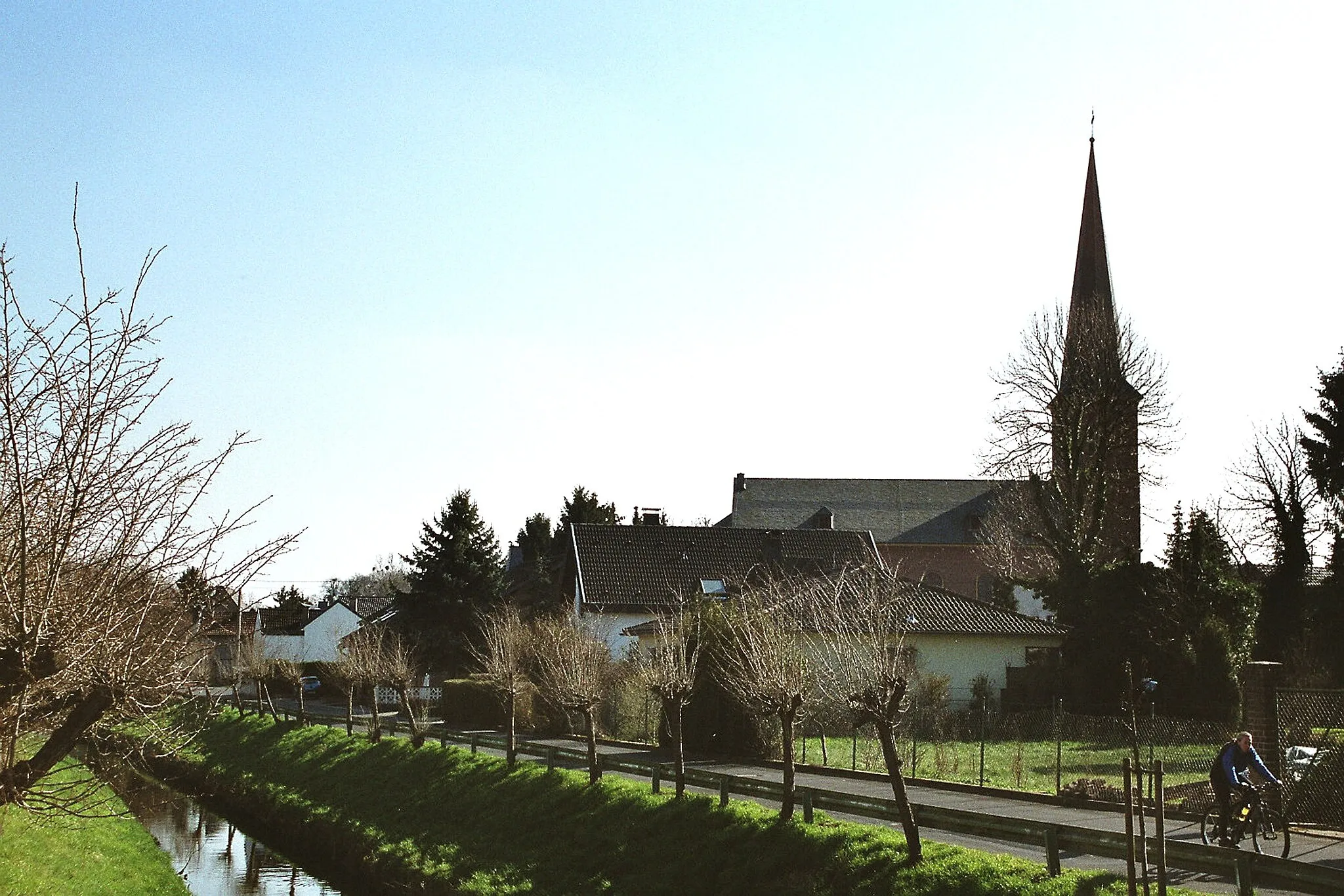 Photo showing: Heimerzheim (Swisttal), view to Saint Cunibert church