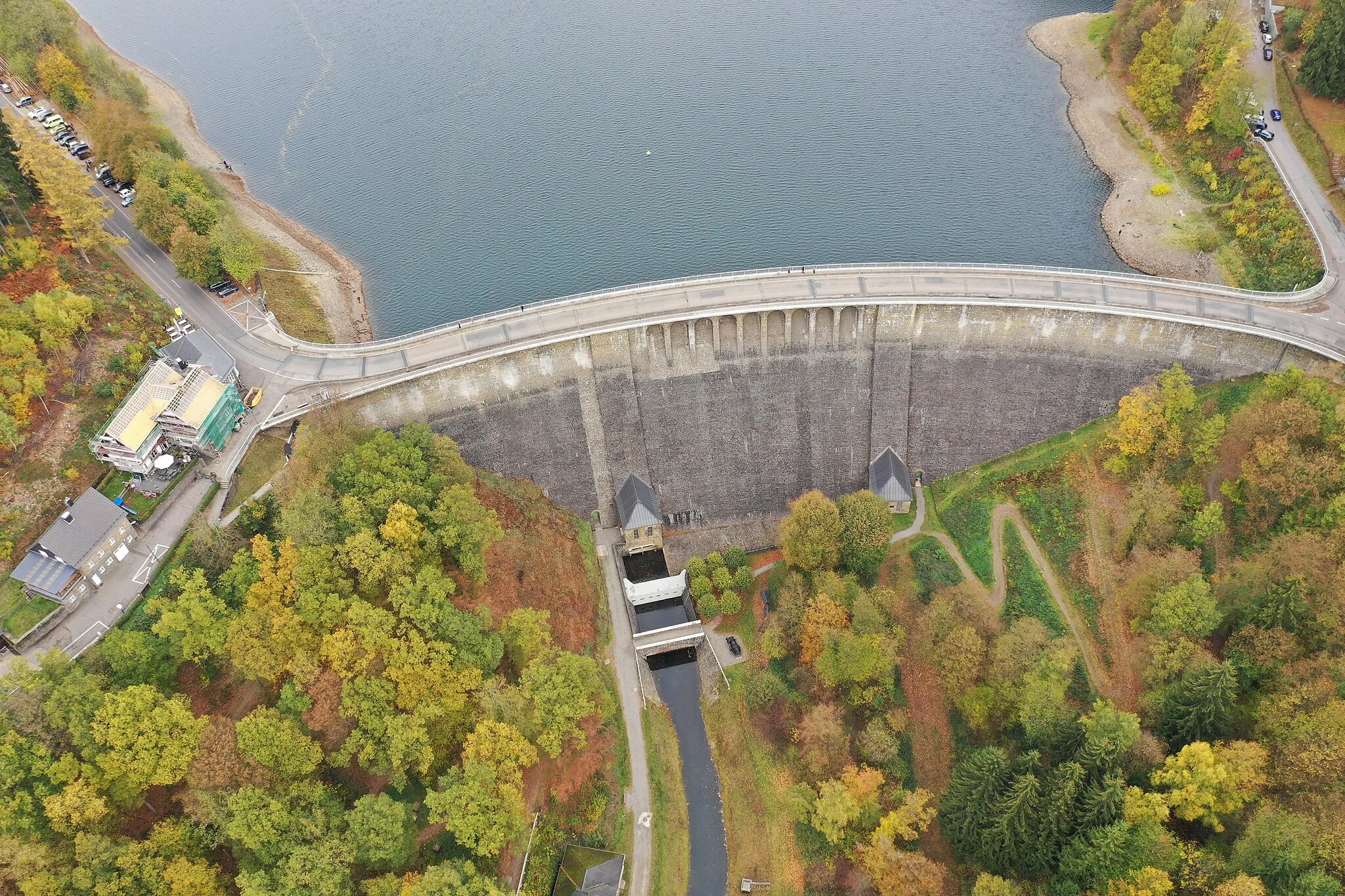 Photo showing: You can see the big dam of the Aggerthalsperre situated in the bergisches Land.