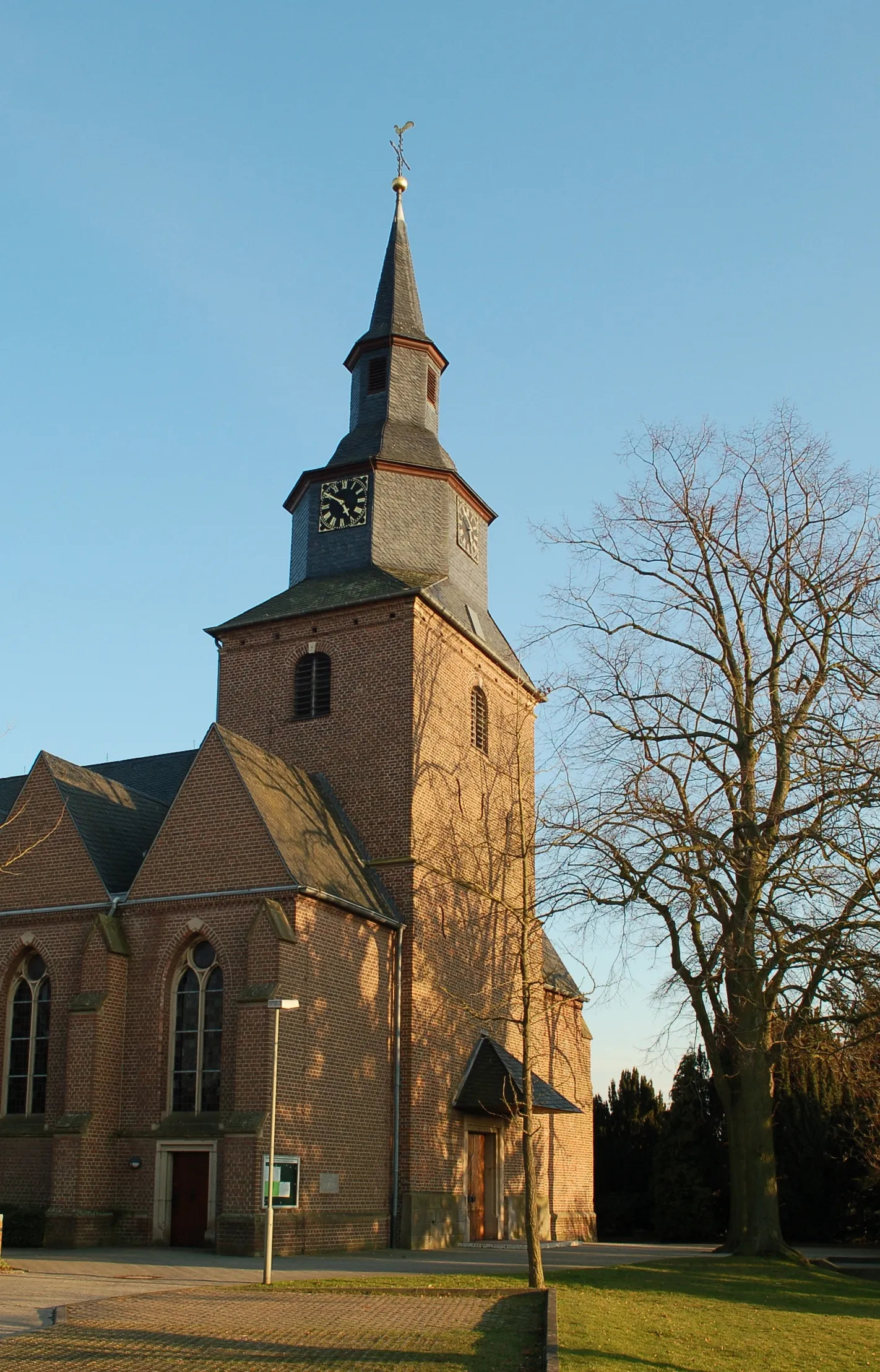 Photo showing: The roman-catholic church in Hückelhoven-Ratheim