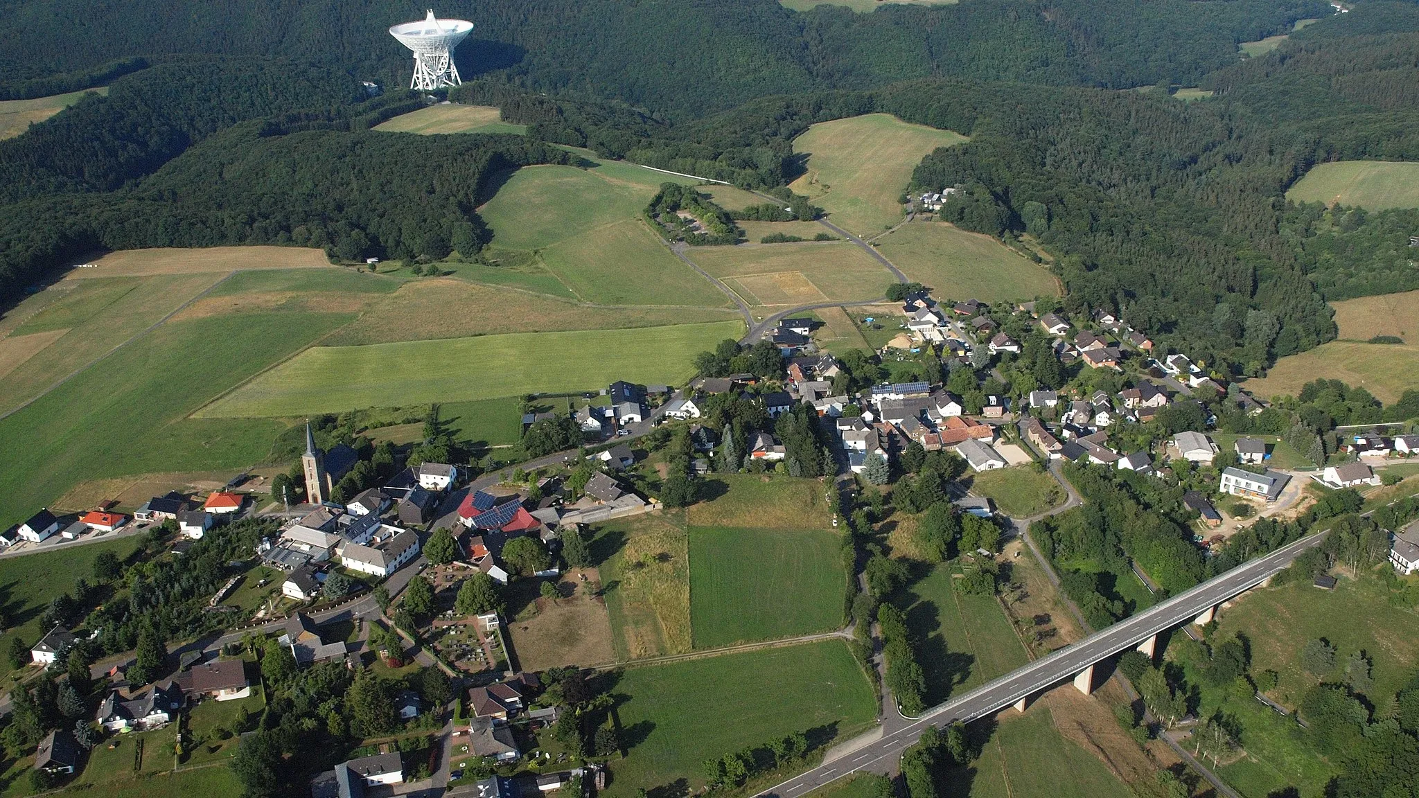 Photo showing: Effelsberg, Luftaufnahme (2015)