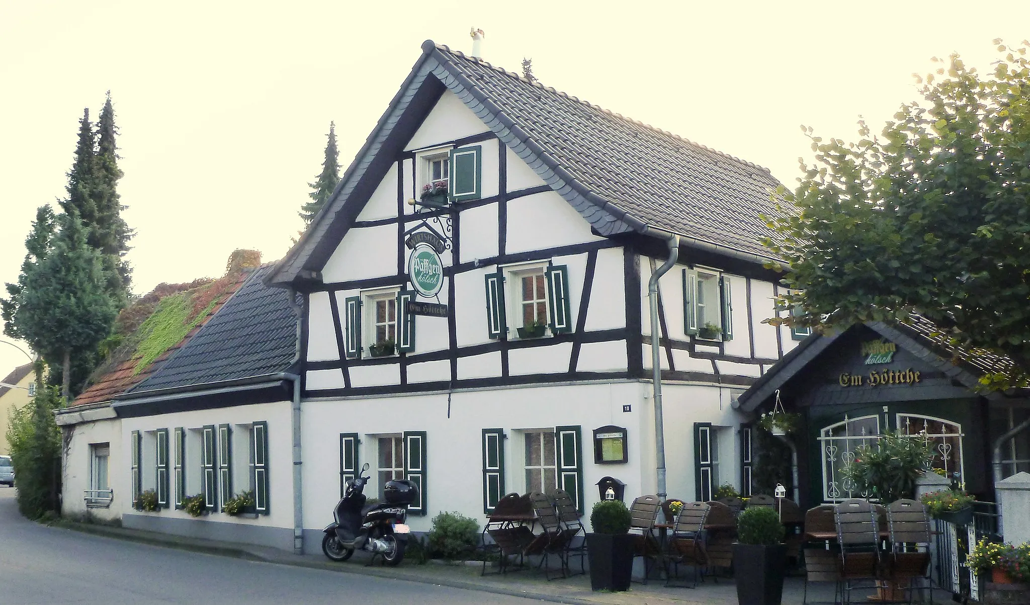 Photo showing: Haus Gierather Str. 10 in Köln-Dellbrück, Denkmal-Nr. 2459, Gaststätte "Em Höttche"