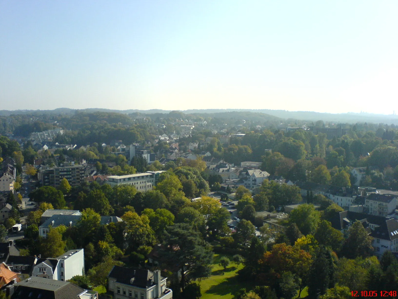 Photo showing: Ein Ausblick über Bergisch Gladbach in Richtung Bergisch Gladbach-Herkenrath (Norden), aufgenommen am 12.10.2005 aus dem Marienkrankenhaus Bergisch Gladbach (katholisches Krankenhaus im Stadtzentrum).
-

A view over Bergisch Gladbach to Bergisch Gladbach-Herkenrath (north), picture taken on 2005-10-12 from Marienkrankenhaus Bergisch Gladbach (catholic hospital in city center).