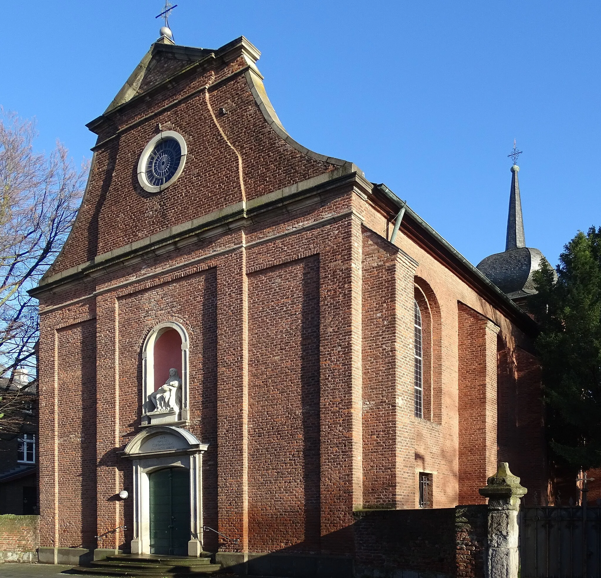 Photo showing: Building with the hall of Aegidius in Hersel, Rheinstraße 188