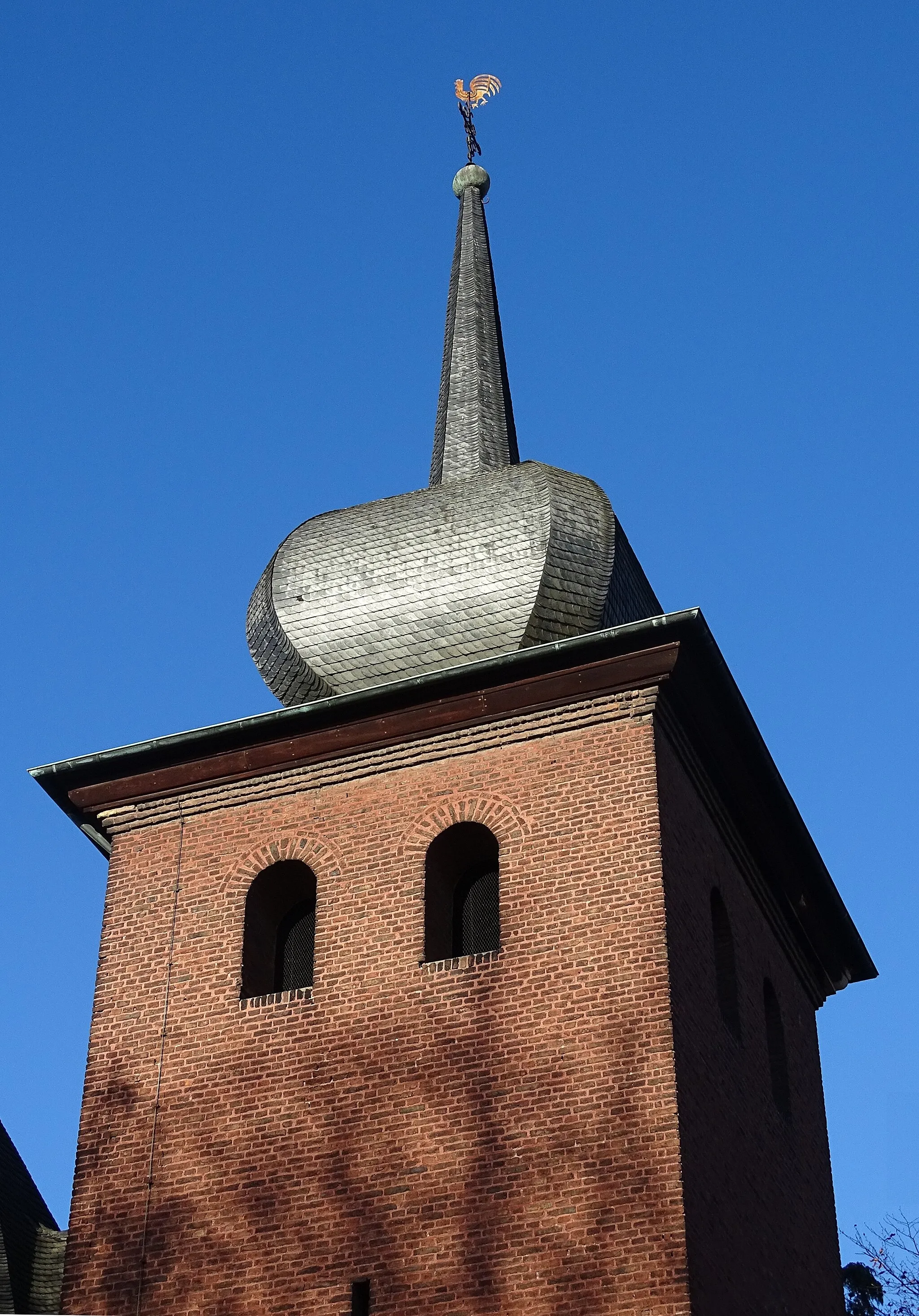 Photo showing: Building with the hall of Aegidius in Hersel, Rheinstraße 188: partial view of the former belfry