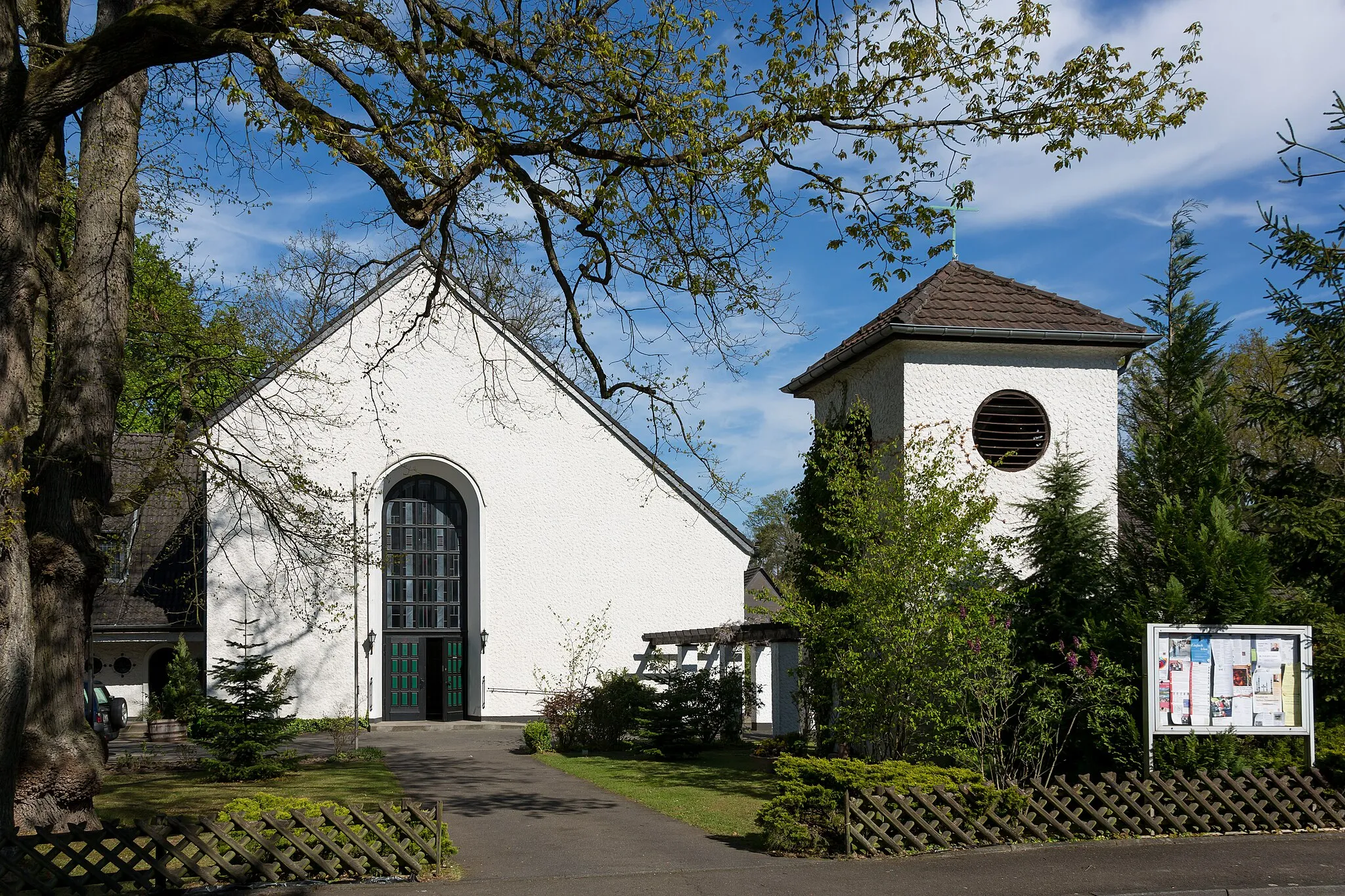 Photo showing: Kleineichen, Germany: Catholic church "Heilige Familie" (Holy family)