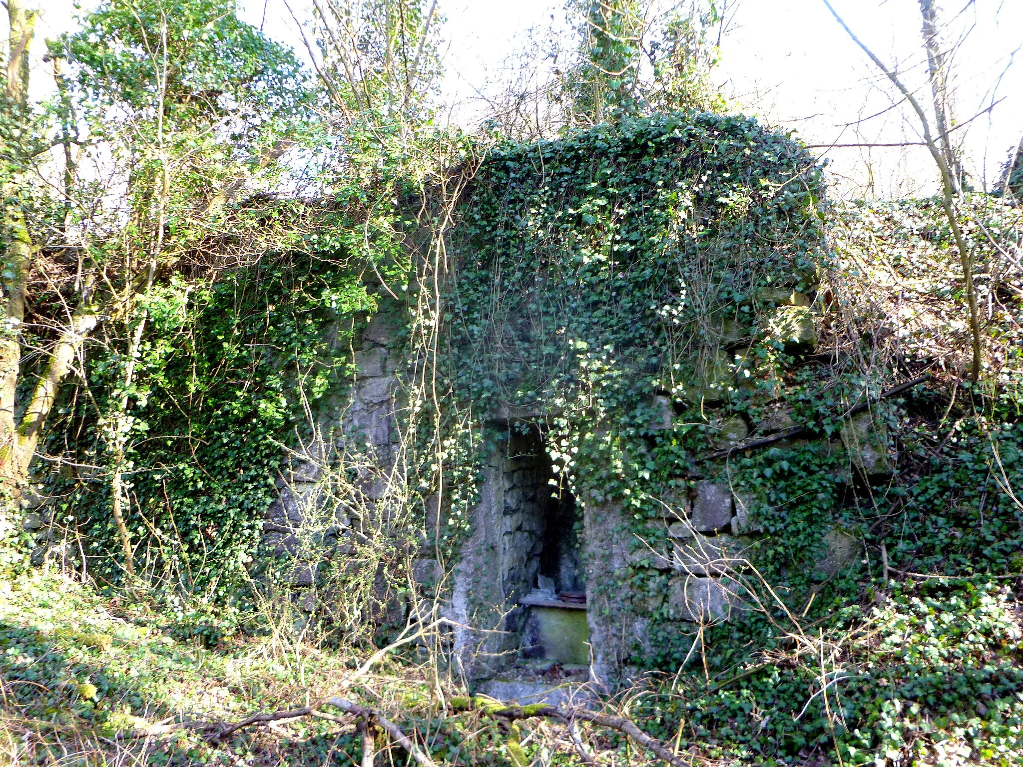 Photo showing: Reste des ehemaligen Kalkofens in der Raerener Straße in Aachen-Sief