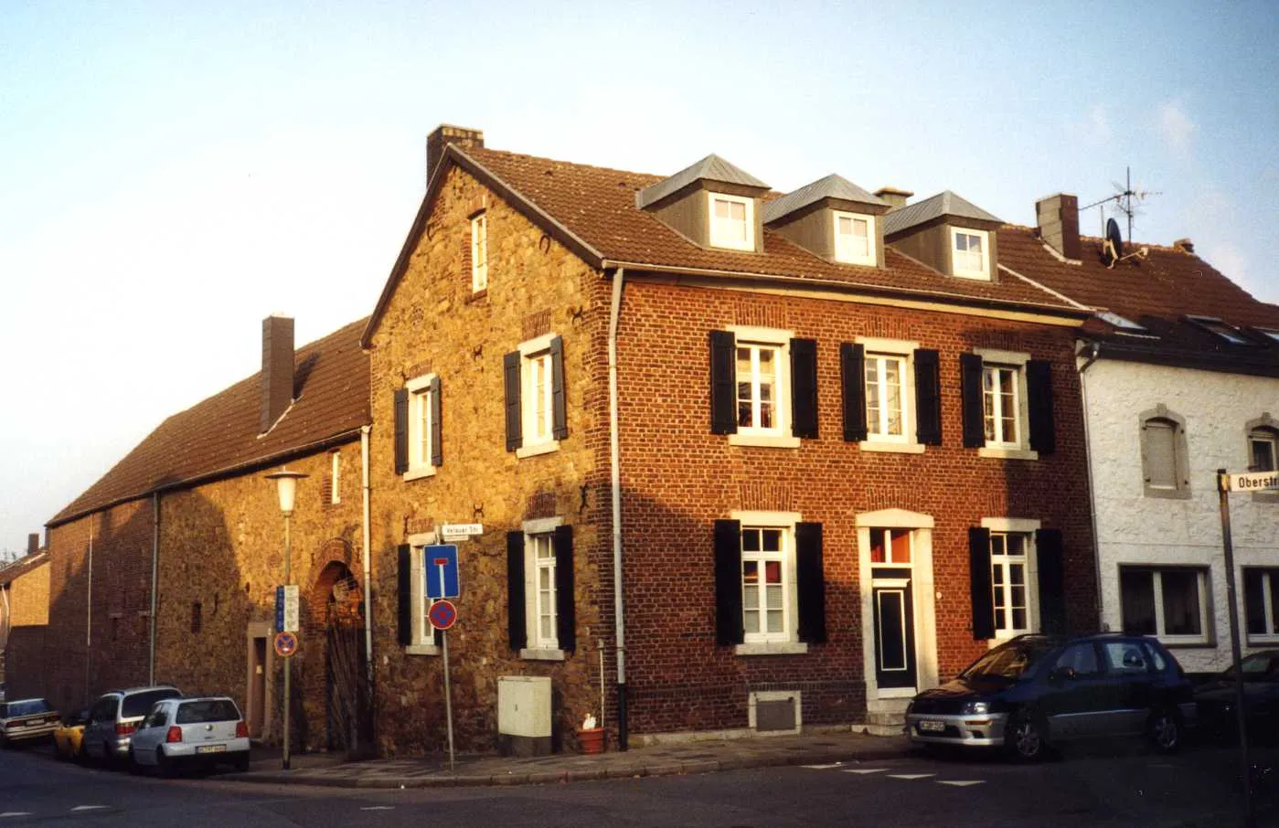 Photo showing: Typisches Blausteinhaus in Hehlrath