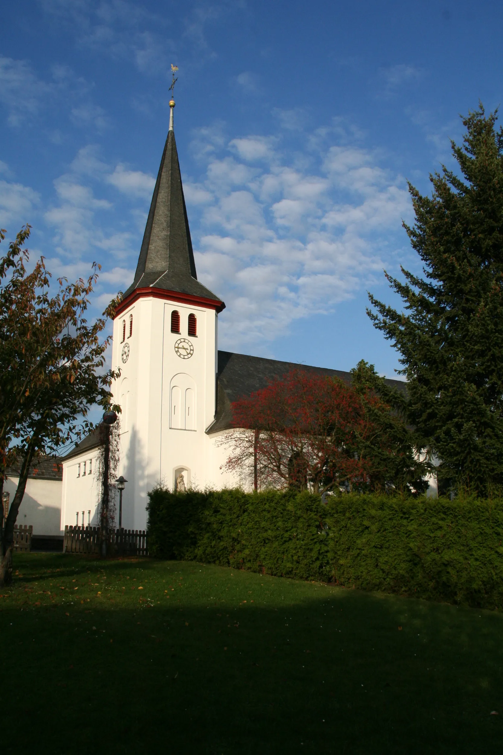 Photo showing: Brühl-Pingsdorf, Kath. Pfarrkirche St. Pantaleon