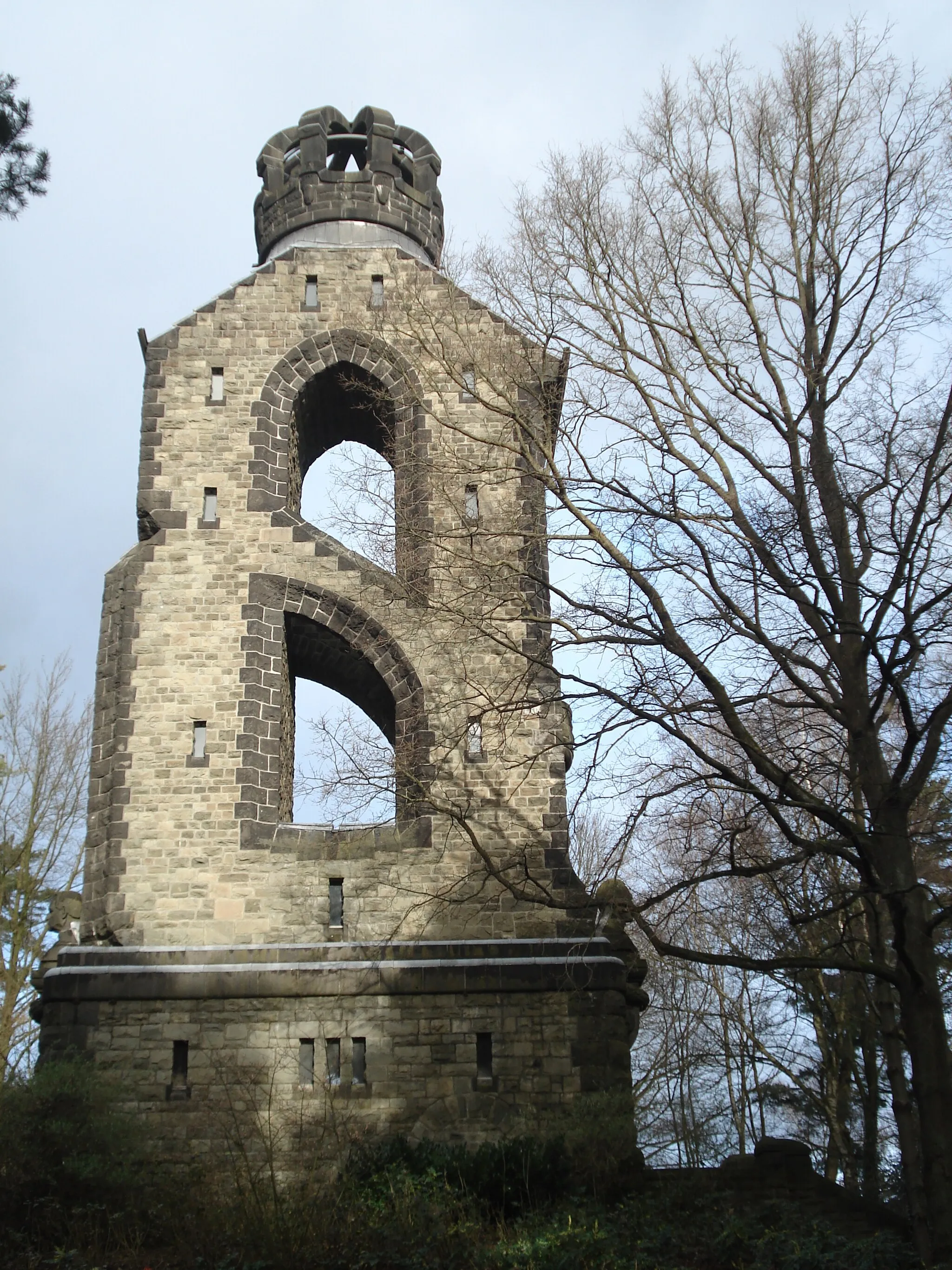 Photo showing: Bismarckturm auf dem Ehrenfriedhof (Waldfriedhof) in Aachen