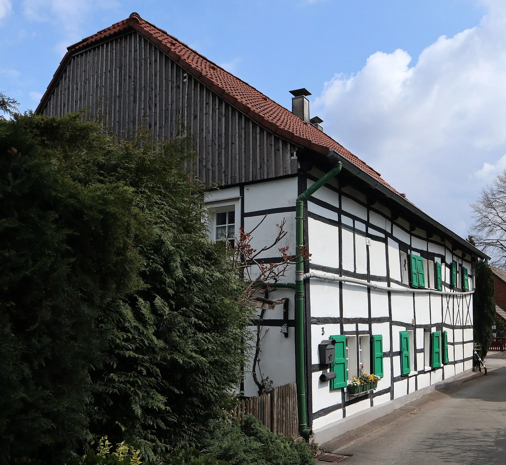 Photo showing: Baudenkmal Aufderhöhe 3, 3a in Solingen, aufgenommen im Frühling 2021
